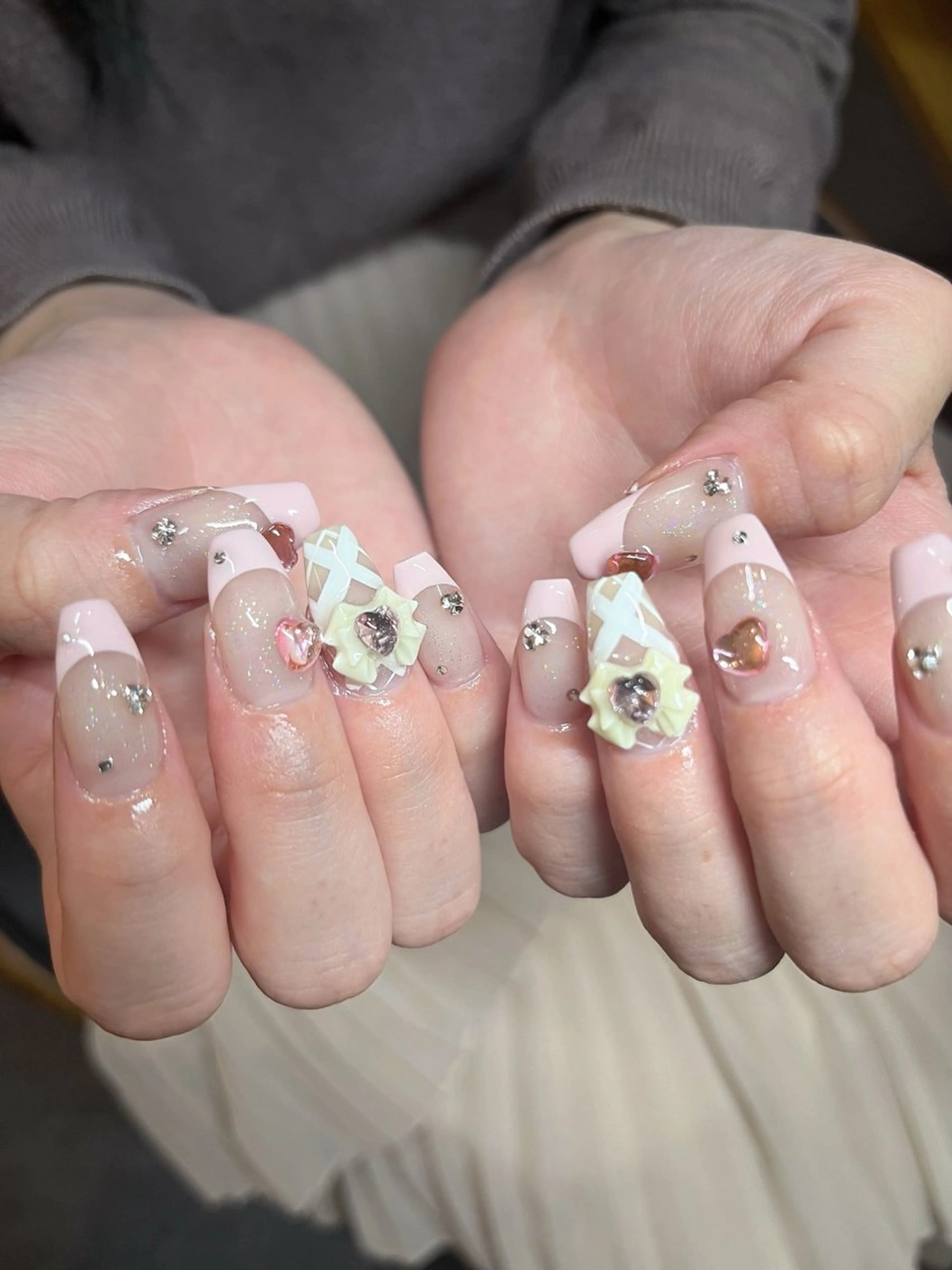ネイル ガーリー ハート キラキラネイル ピンク リボン ハンドネイル ハンドケア 🎀NAIL🎀 AI🪄︎︎◝✩のネイルデザイン