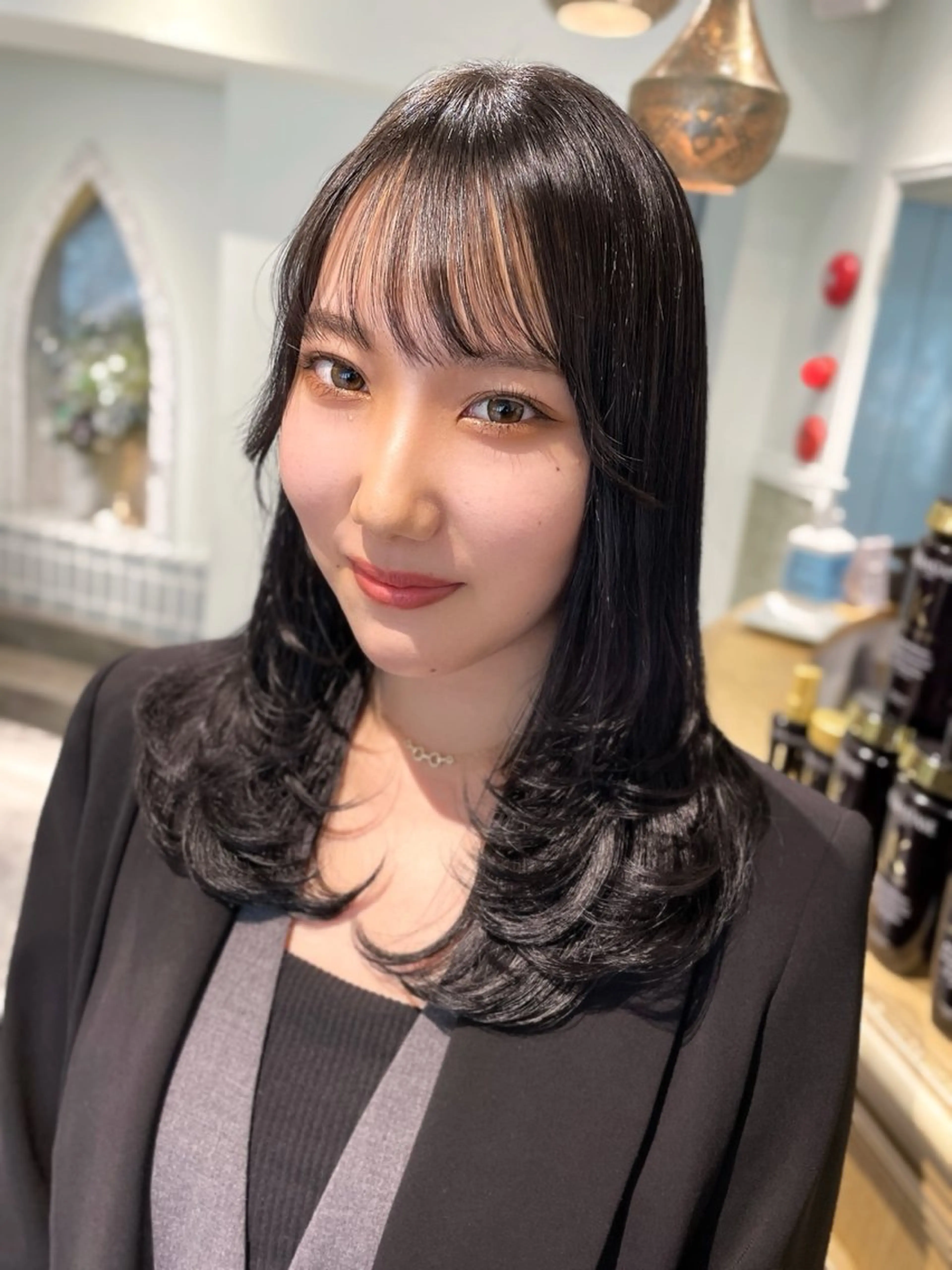 ミディアム カラー ベージュカラー 黒髪 ブリーチ ブルーカラー ブルーブラック カット ヘアカラー トリートメント 木屋元一/透明感 /レイヤー/顔まわりのヘアスタイル