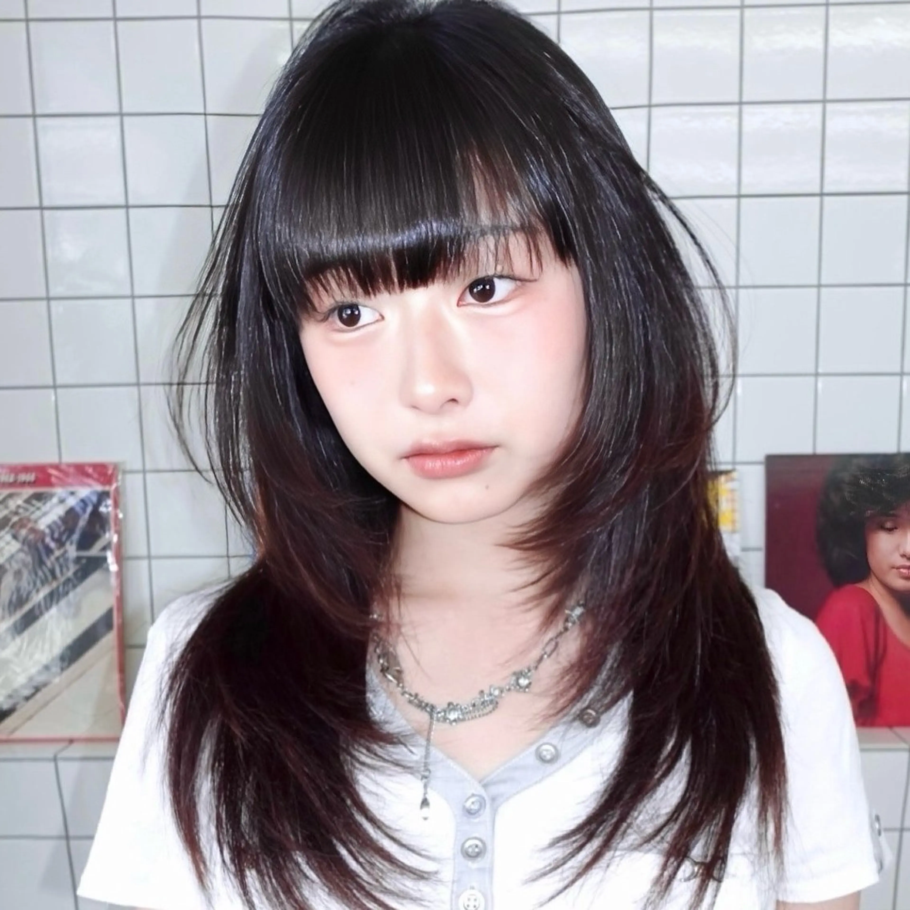 セミロング カラー 黒髪 ブルーカラー ブルーブラック ハッシュカット レイヤーカット カット トリートメント レイヤーカット ダブルカラーのヘアスタイル