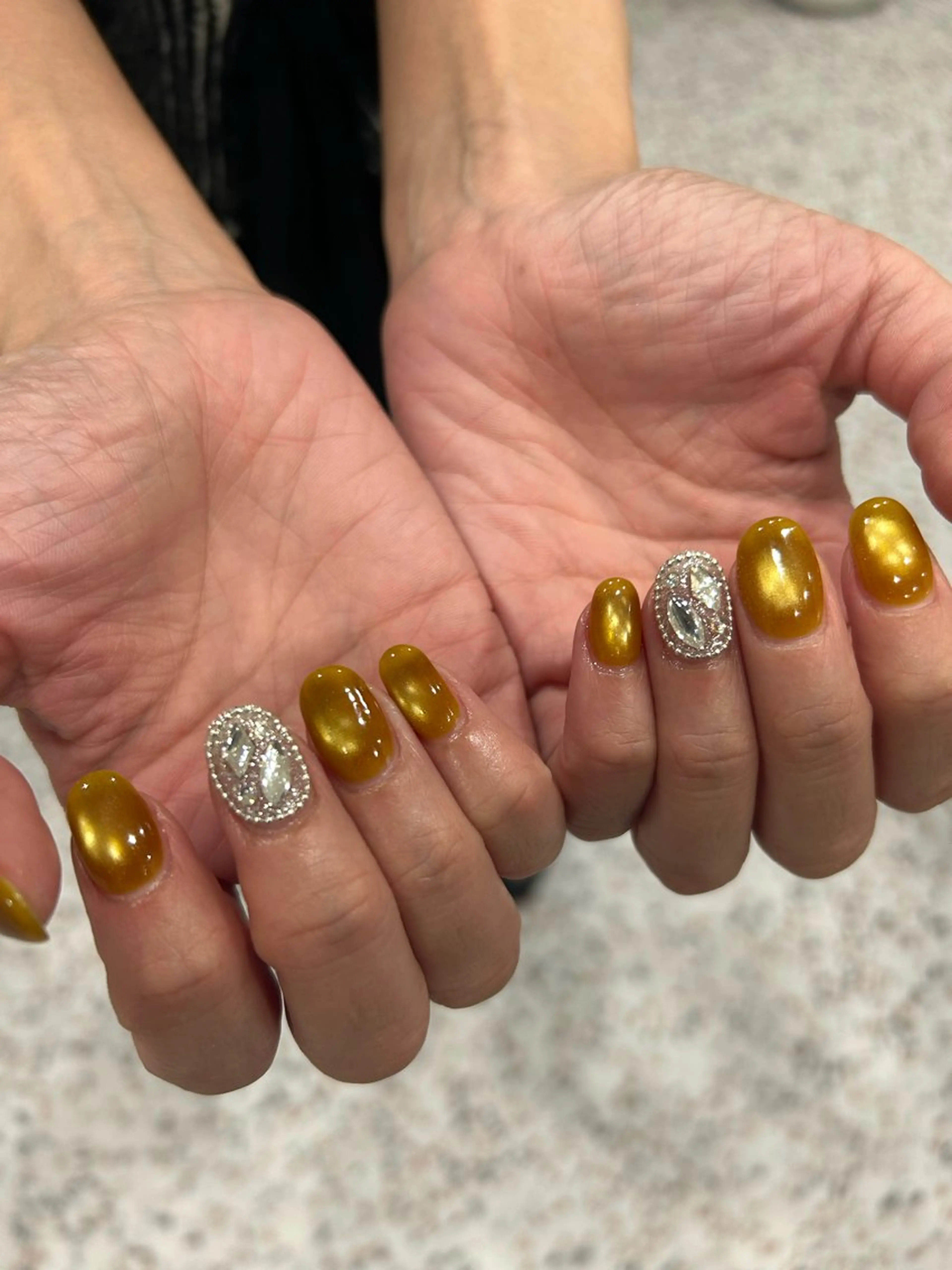 ネイル ハンドネイル snazzy所属・小松 千冬のネイルデザイン