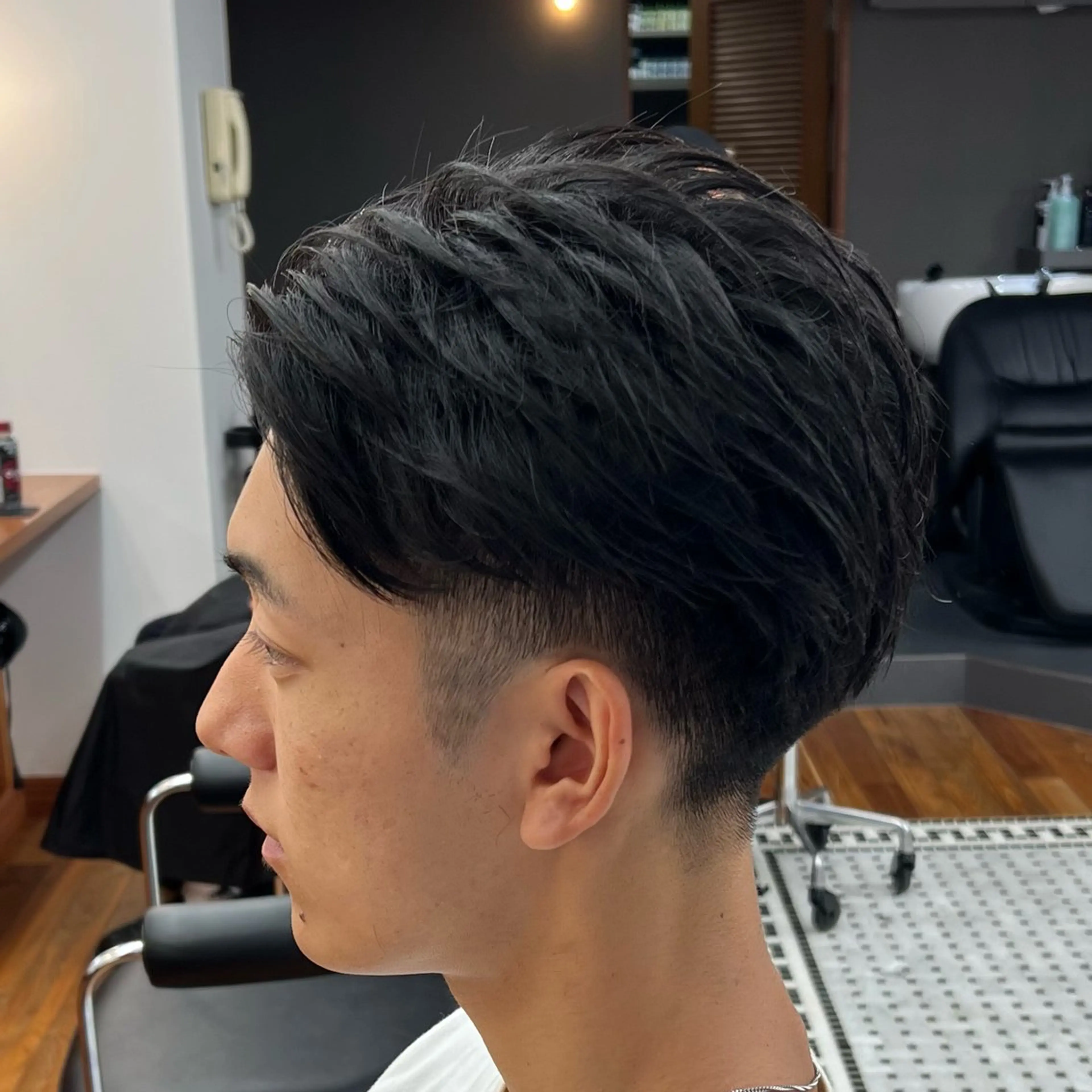 ショート メンズ センターパート 刈り上げ ショートヘア カット メンズカット✂️ スキンフェード伊藤陸のヘアスタイル