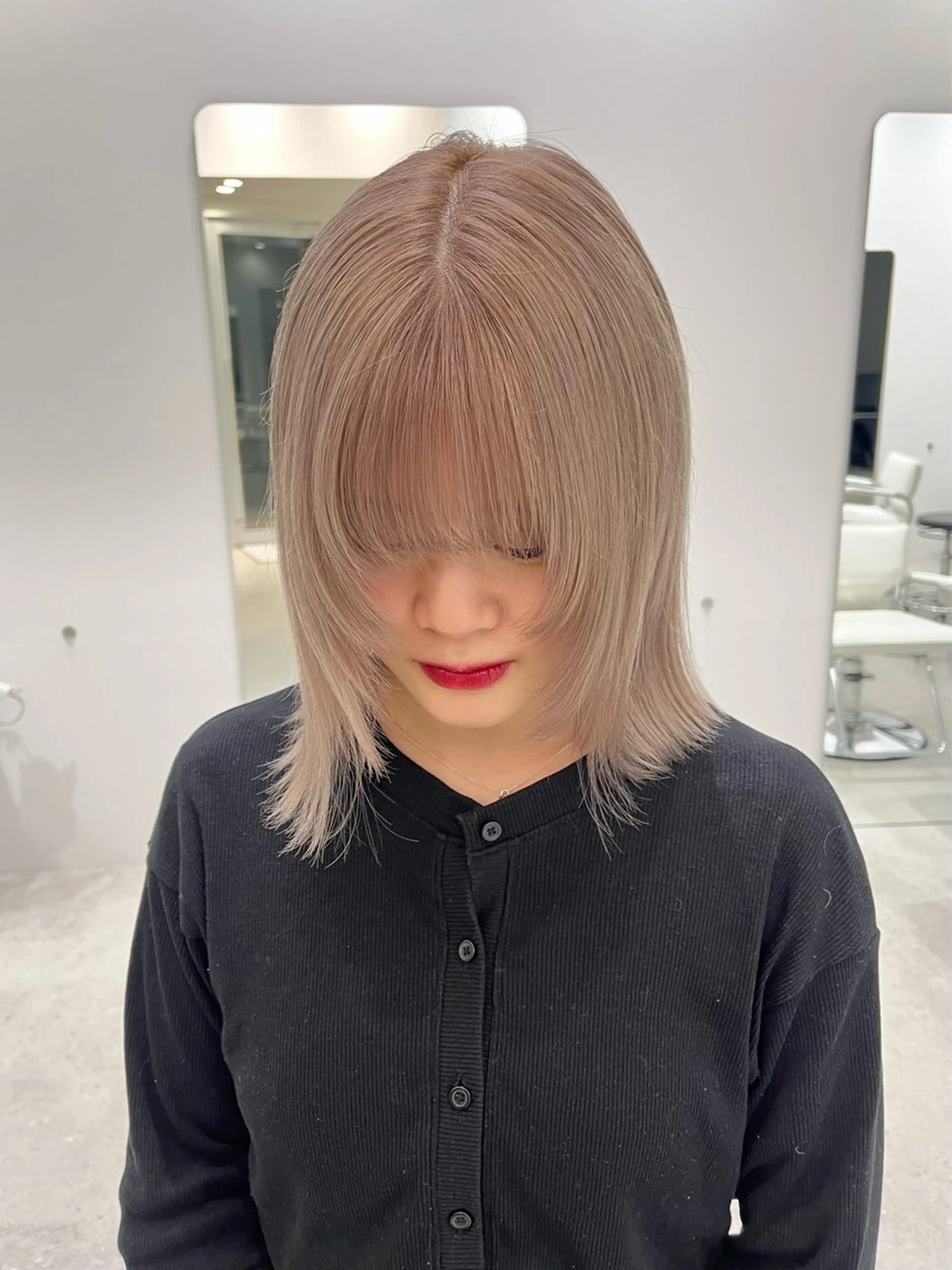 ミディアム カラー ベージュカラー グレージュ iLi所属・iLi 《イリ》のヘアスタイル