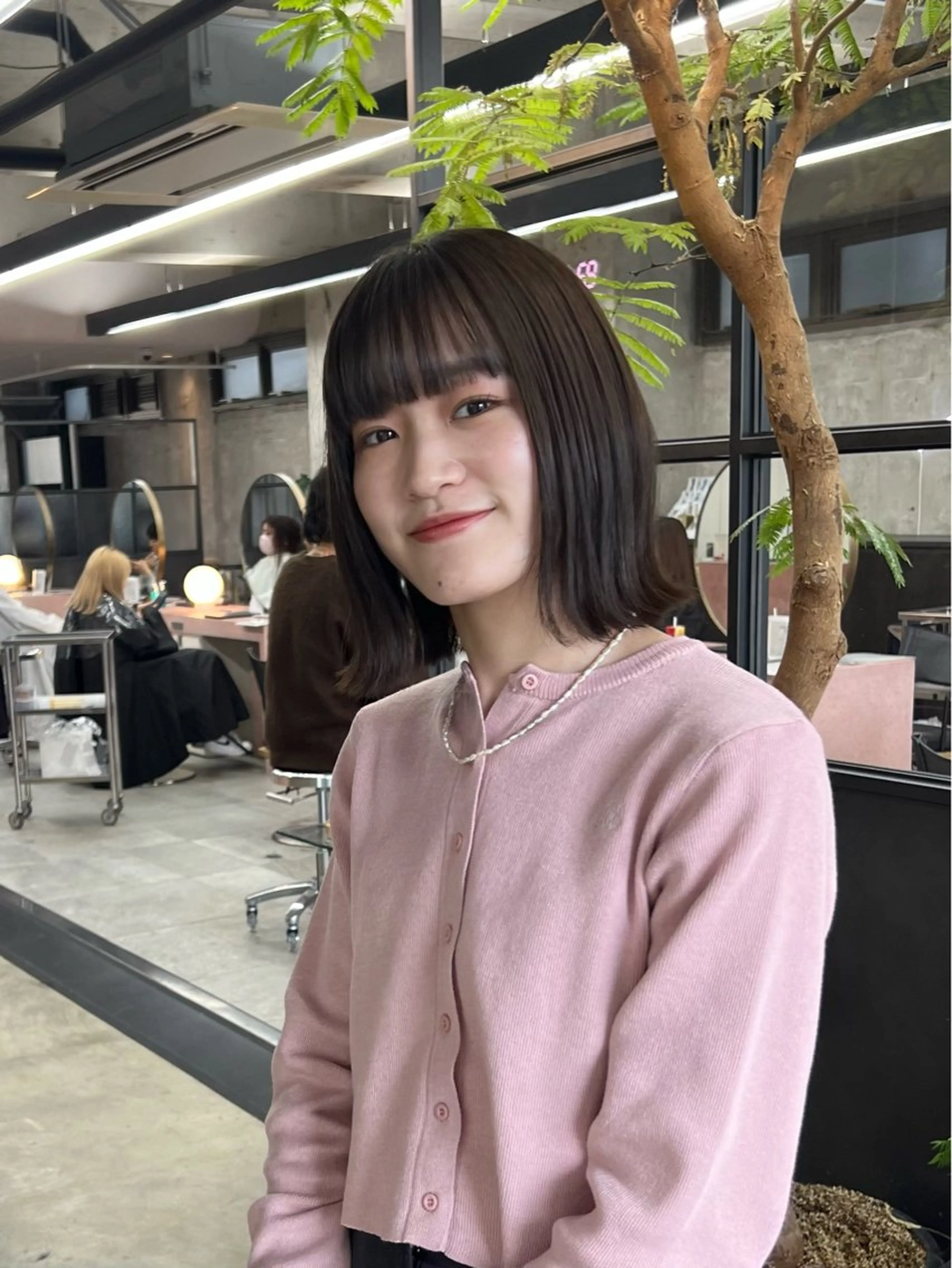 ミディアム カラー ブラウンカラー オリーブブラウン ボブ era所属・azumi/ボブ/暖 色/オリーブ/縮毛のヘアスタイル