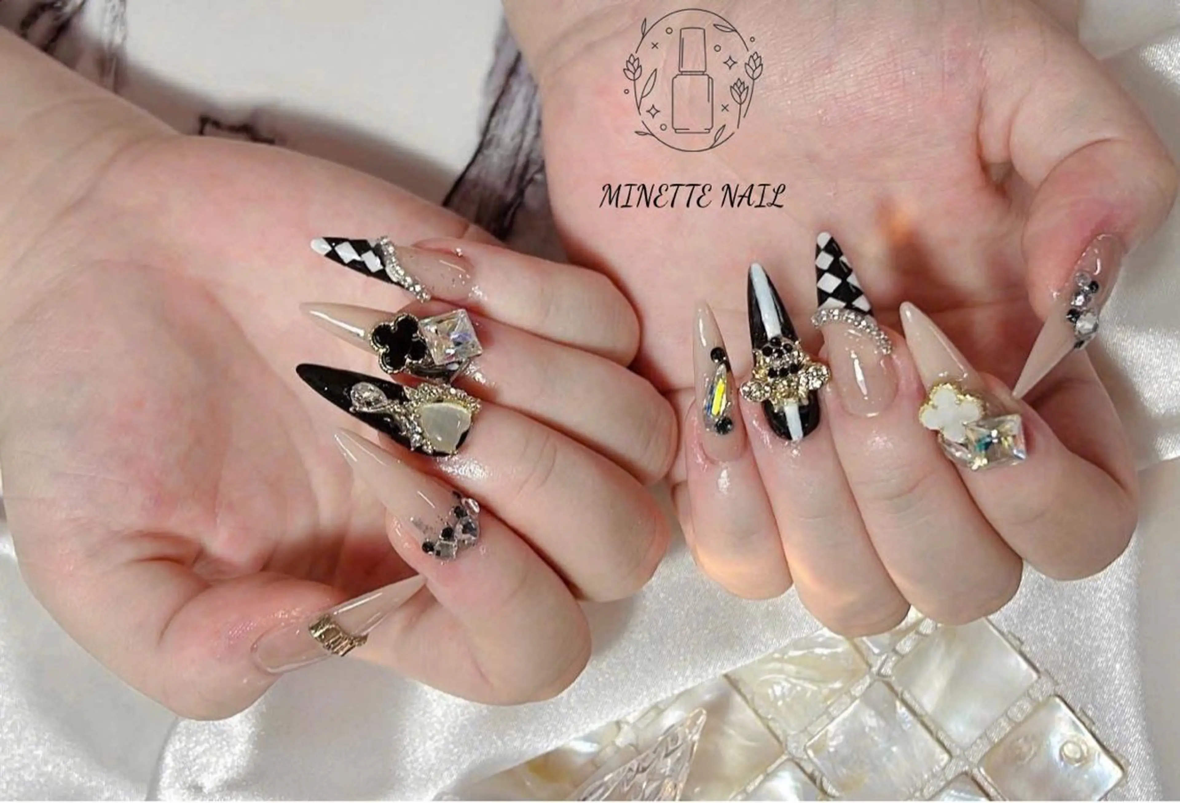 ネイル ゴージャス ホワイト ハンドネイル Minette Nail 池袋(ミネットネイル)所属・Minette Nailのネイルデザイン