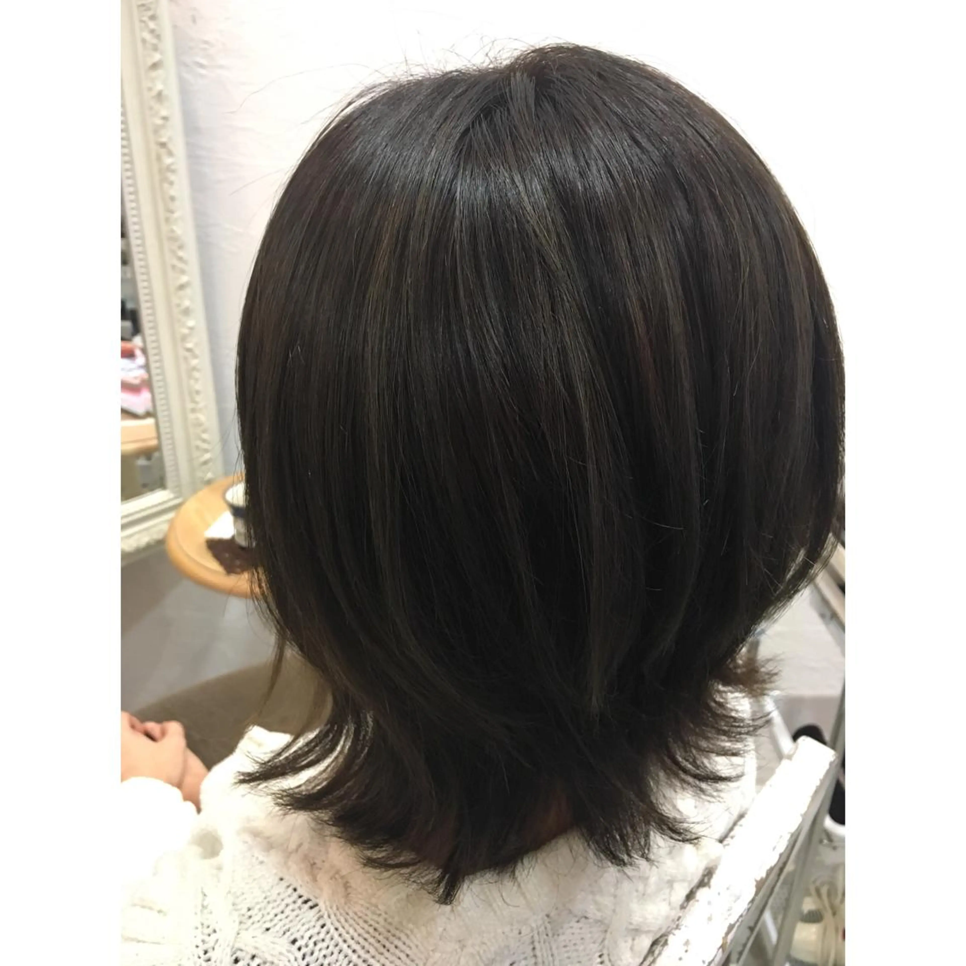 ミディアム カラー イルミナカラー ボブ fio マナミのヘアスタイル