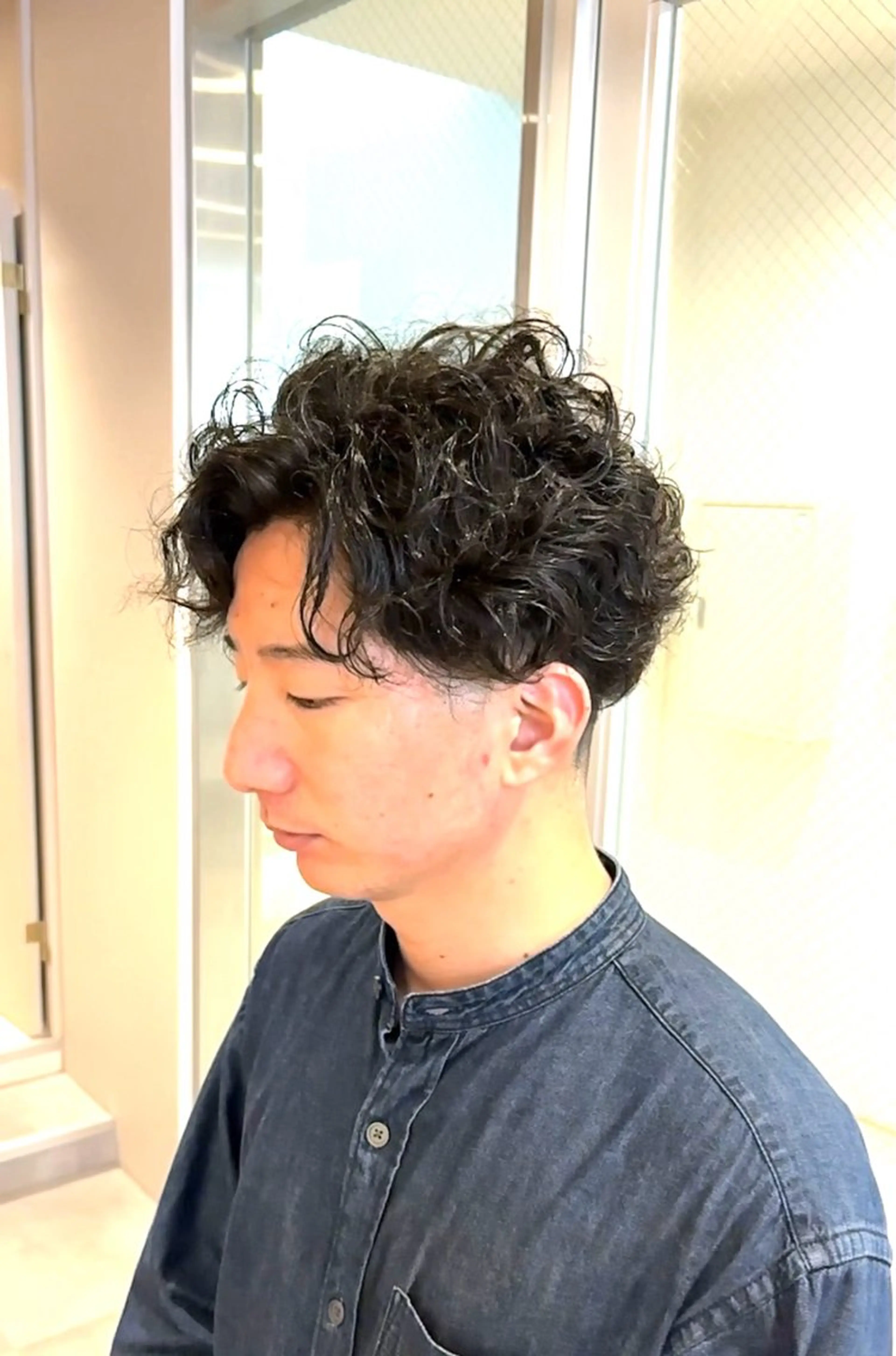 メンズ フェザーパーマ メンズパーマ スペインカール 波巻きパーマ HARUKI  MINATO Japan広島紙屋町店所属・hmj紙屋町店 脊戸智志のヘアスタイル