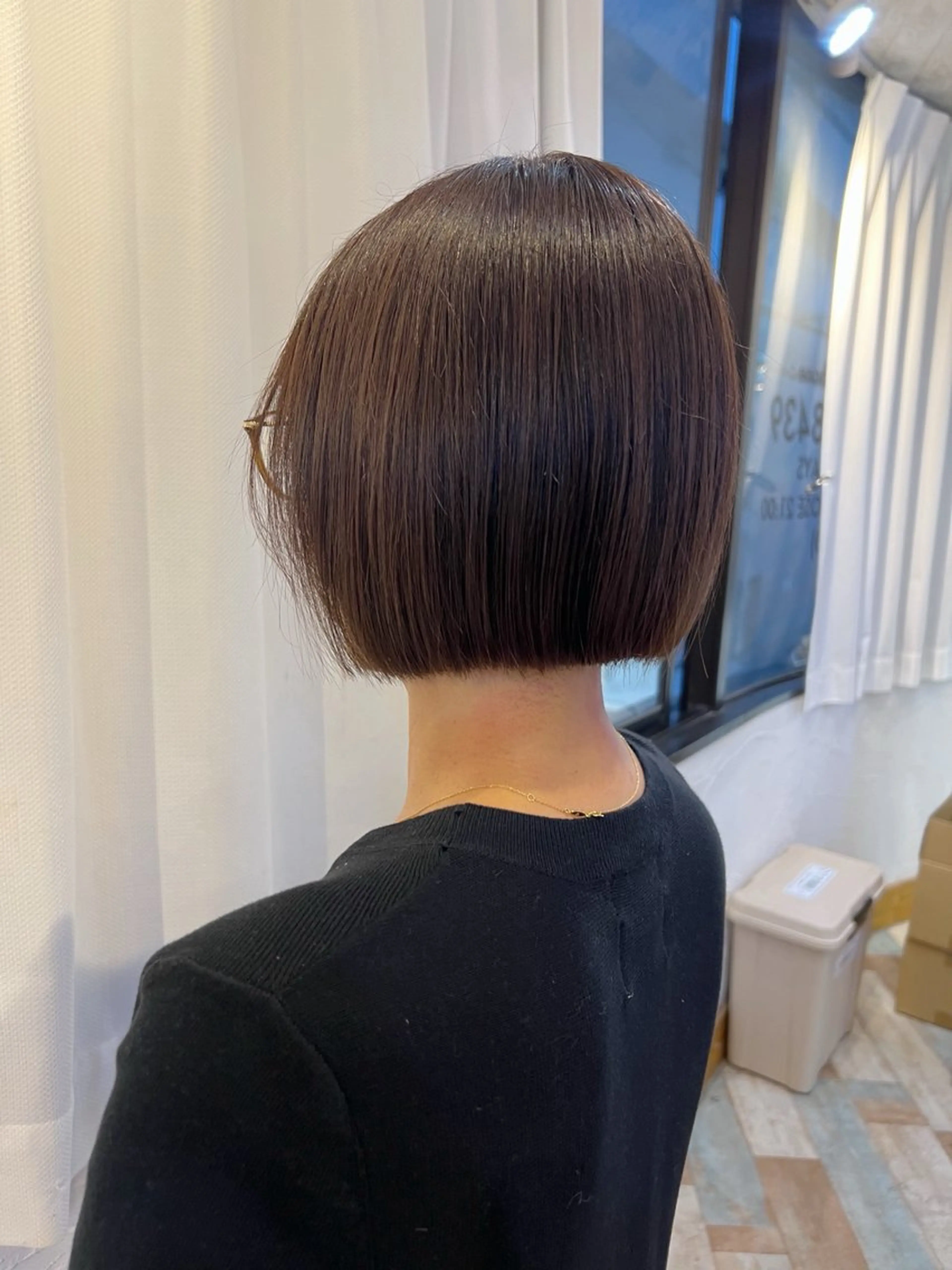 ショート カラー 切りっぱなしボブ デザインカラー イヤリングカラー ボブ 顔周りカット カット ヘアカラー トリートメント KANA/ボブ/ インナーカラー/艶髪のヘアスタイル