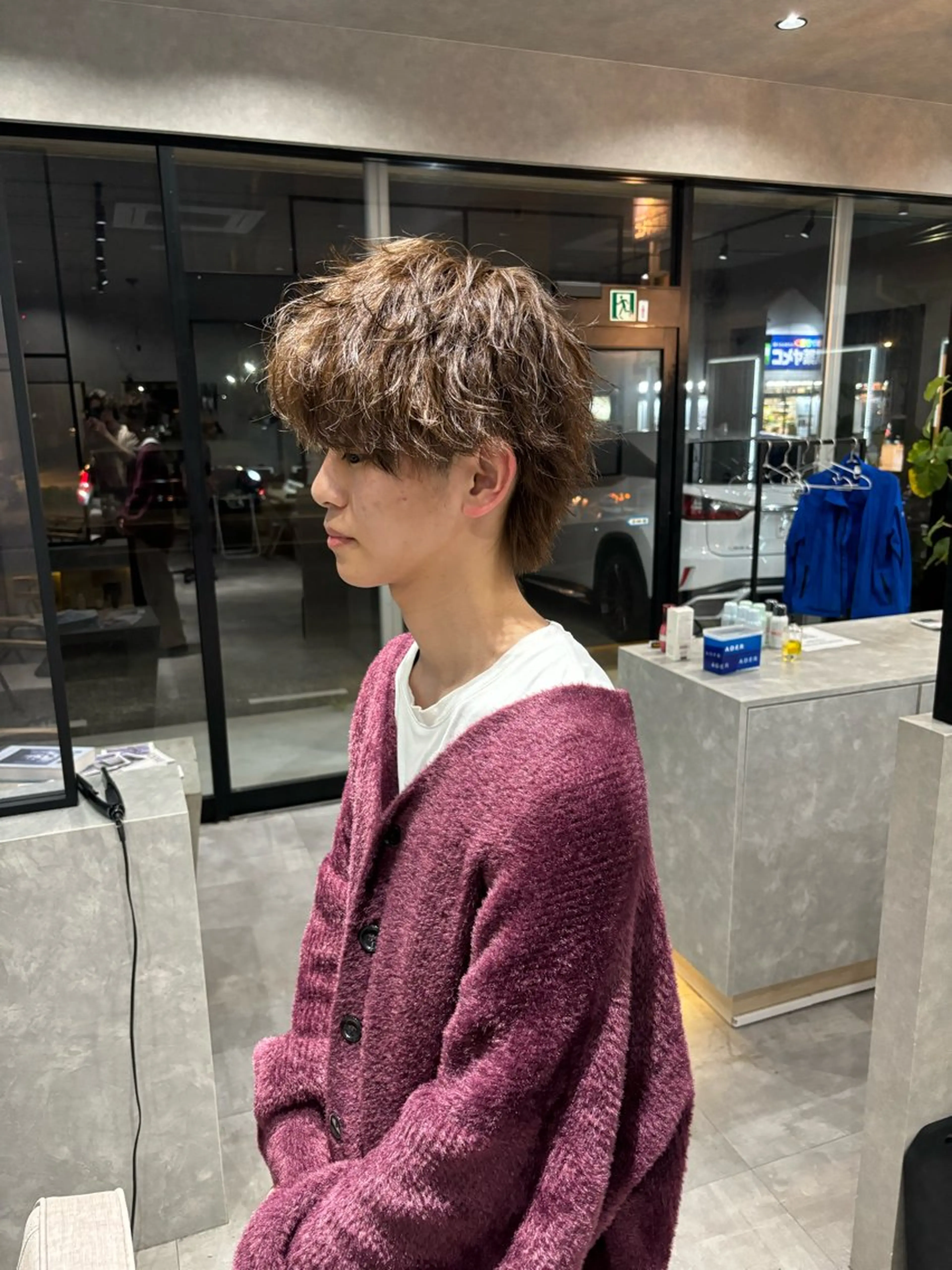 ショート カラー メンズ メンズハイトーン マッシュウルフ マッシュ メンズパーマ 刈り上げ 長谷川 湧のヘアスタイル