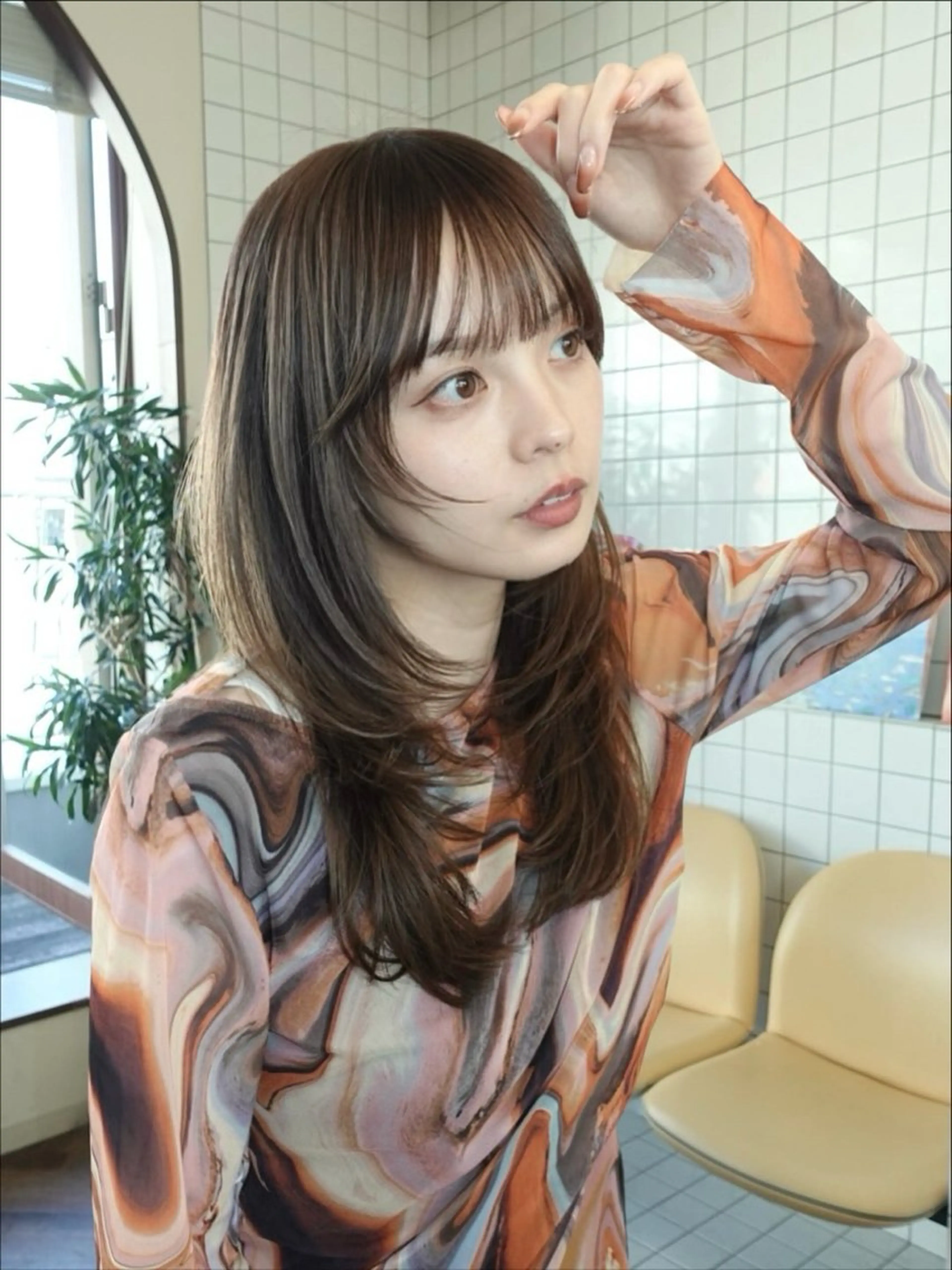 ミディアム カラー ベージュカラー 透明感カラー ダブルカラー オレンジ オレンジベージュ カット トリートメント レイヤー専門家 ダブルカラー修のヘアスタイル