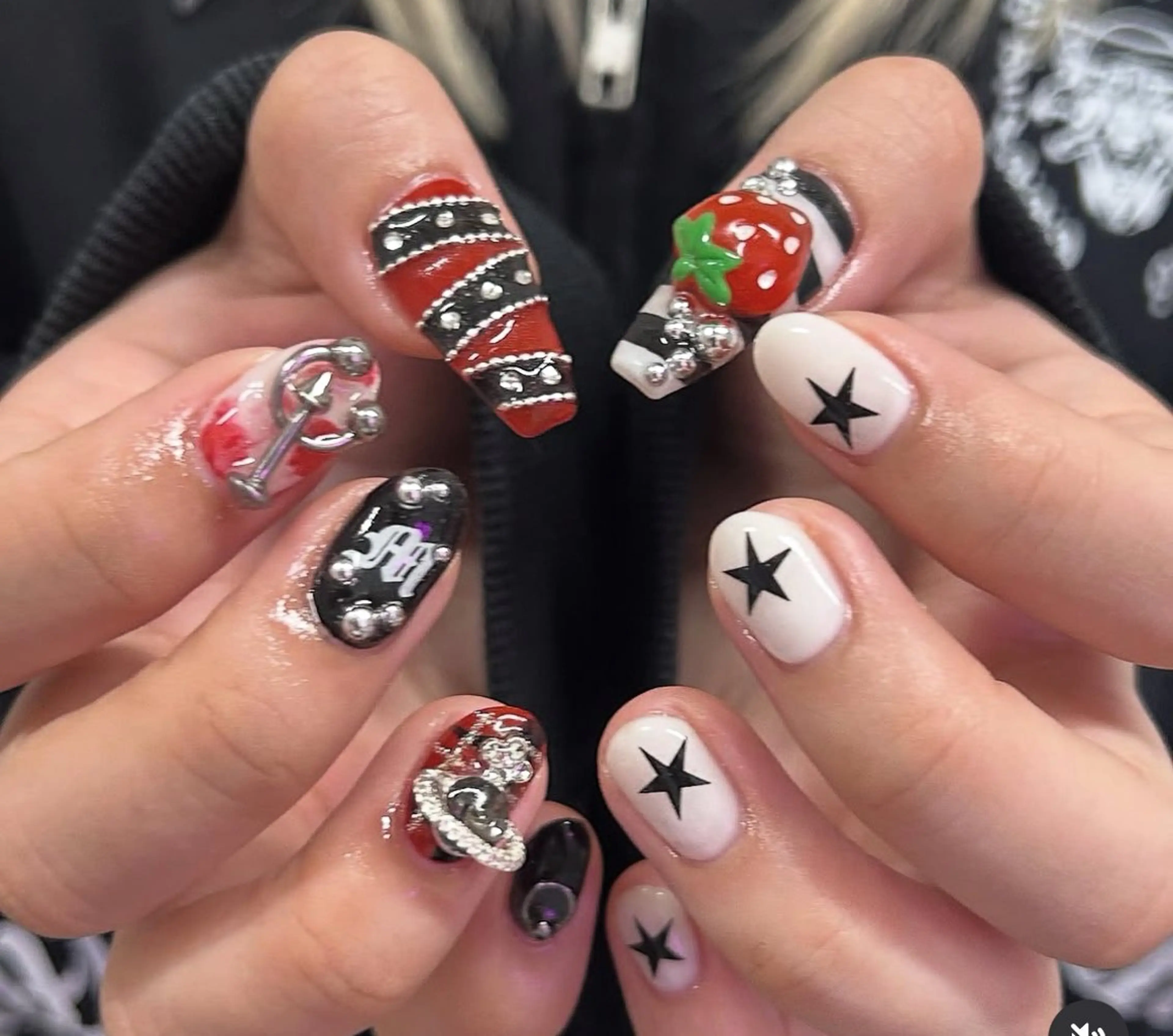 ネイル 韓国ネイル シンプルネイル ワンホンネイル ハンドネイル CoMo Nail Studio所属・CoMo Nailのネイルデザイン