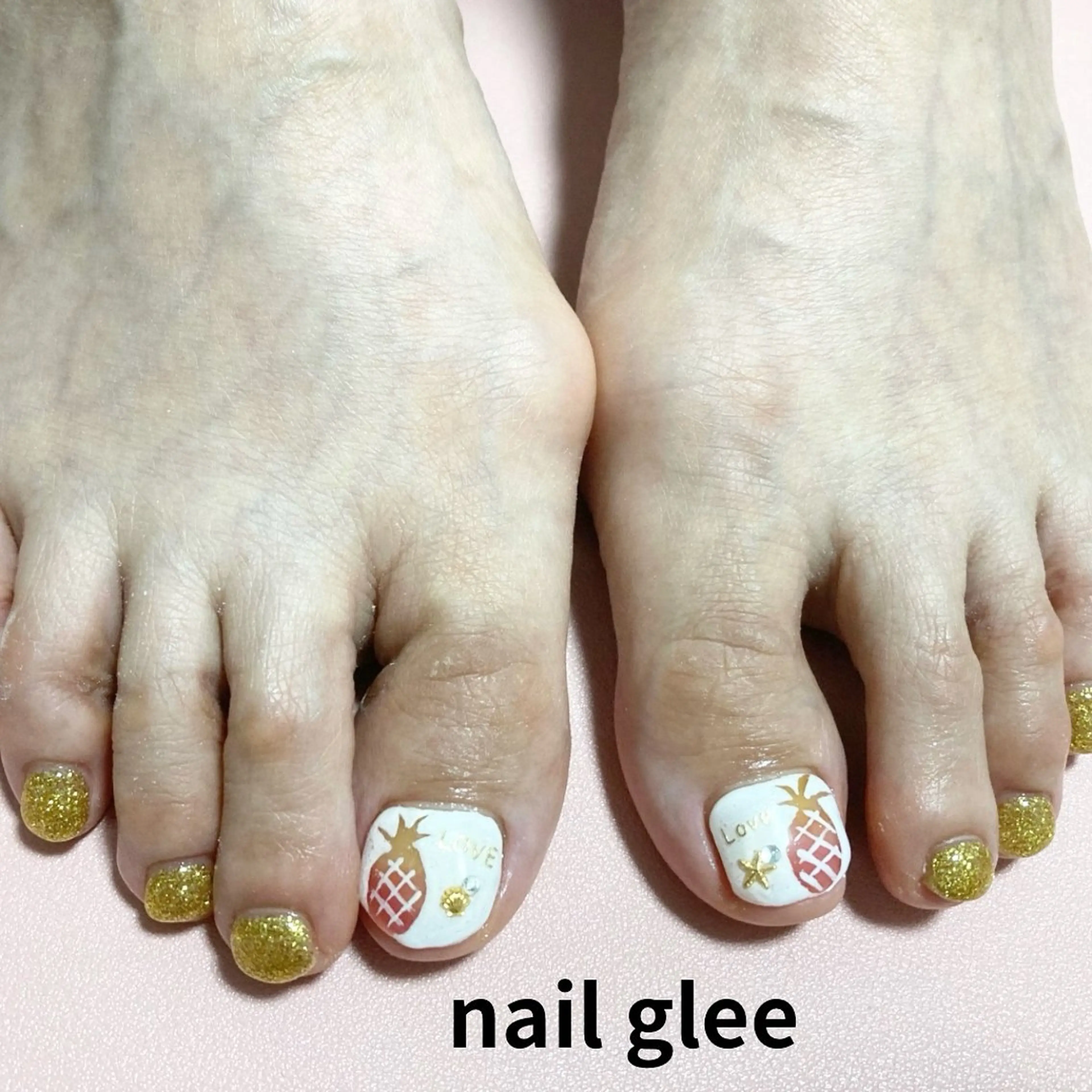 ショート フットネイル RISA nail gleeのネイルデザイン