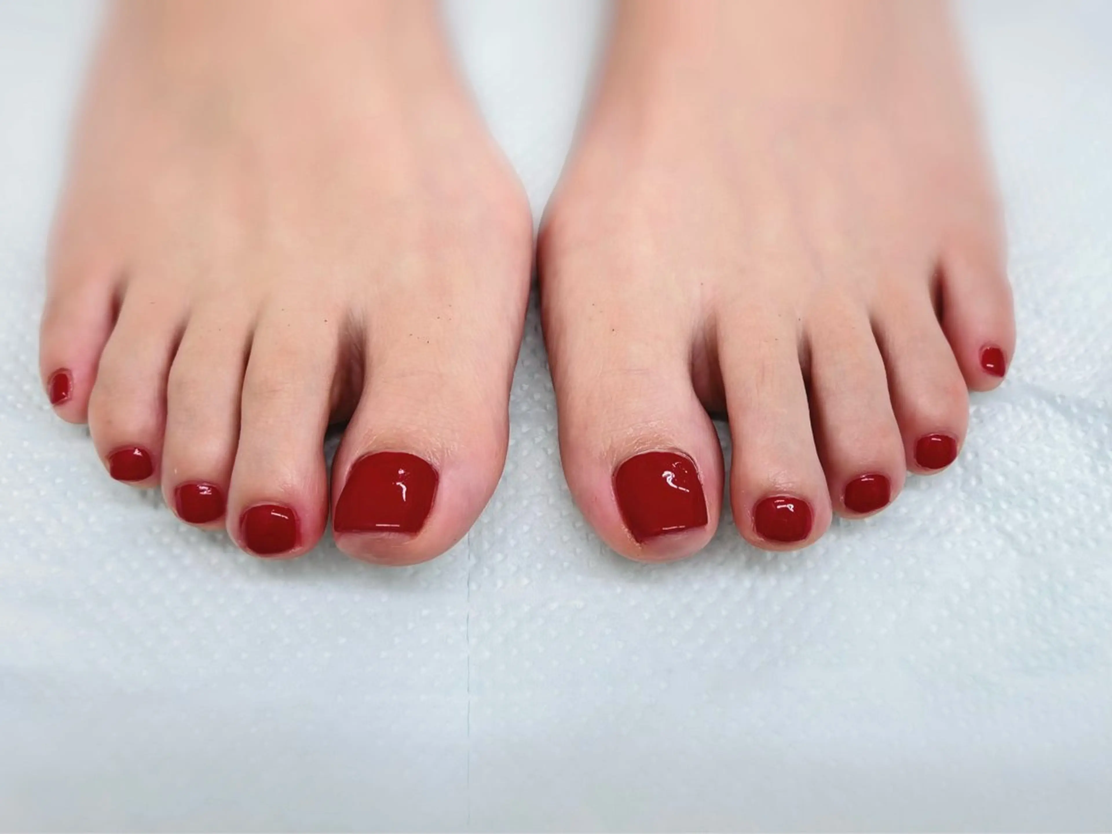 ネイル フットネイル ワンカラーネイル 赤色 Alisa nail Timiのネイルデザイン