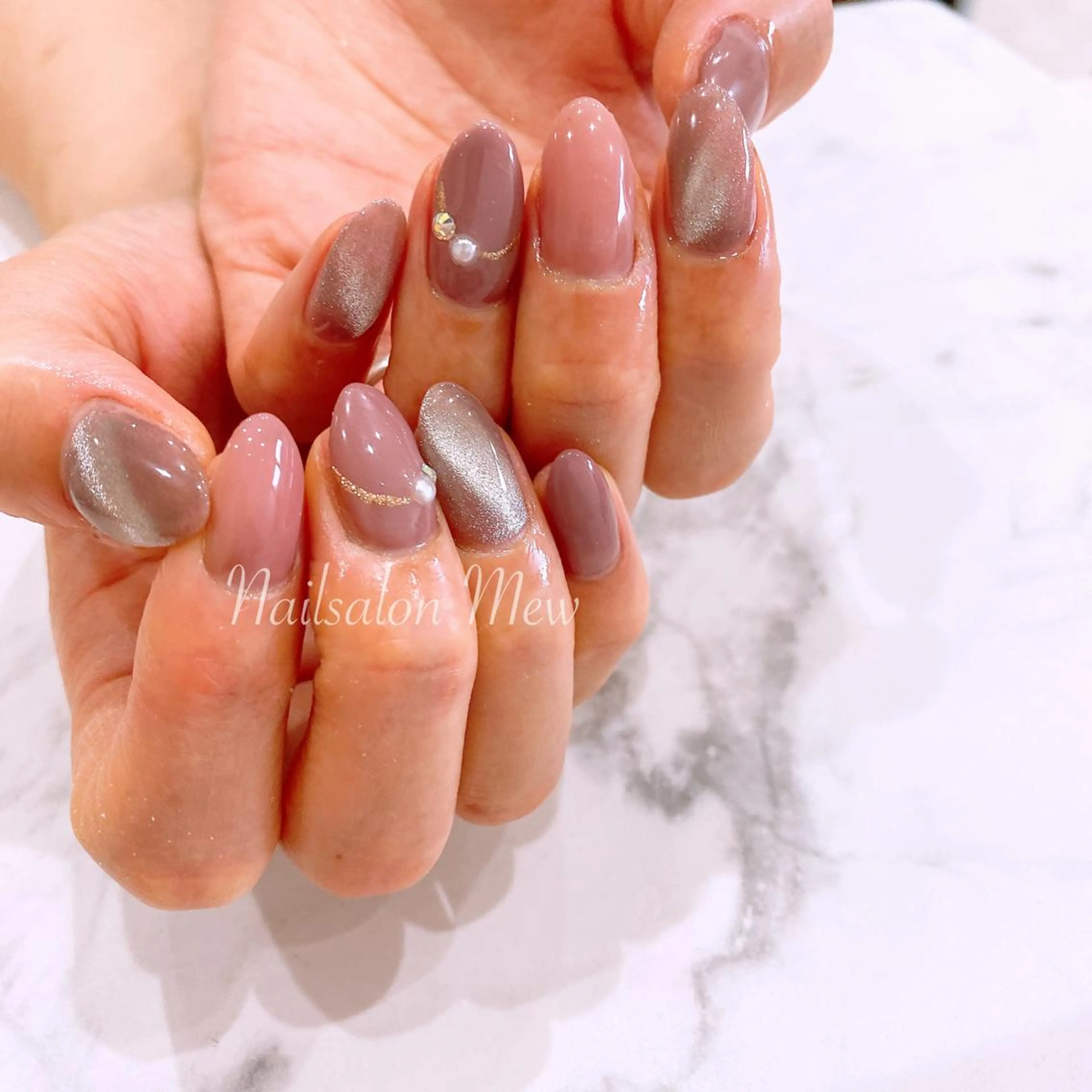 ネイル マグネットネイル ハンドネイル Nailsalon Mew所属・Nailsalon Mew❤︎のネイルデザイン