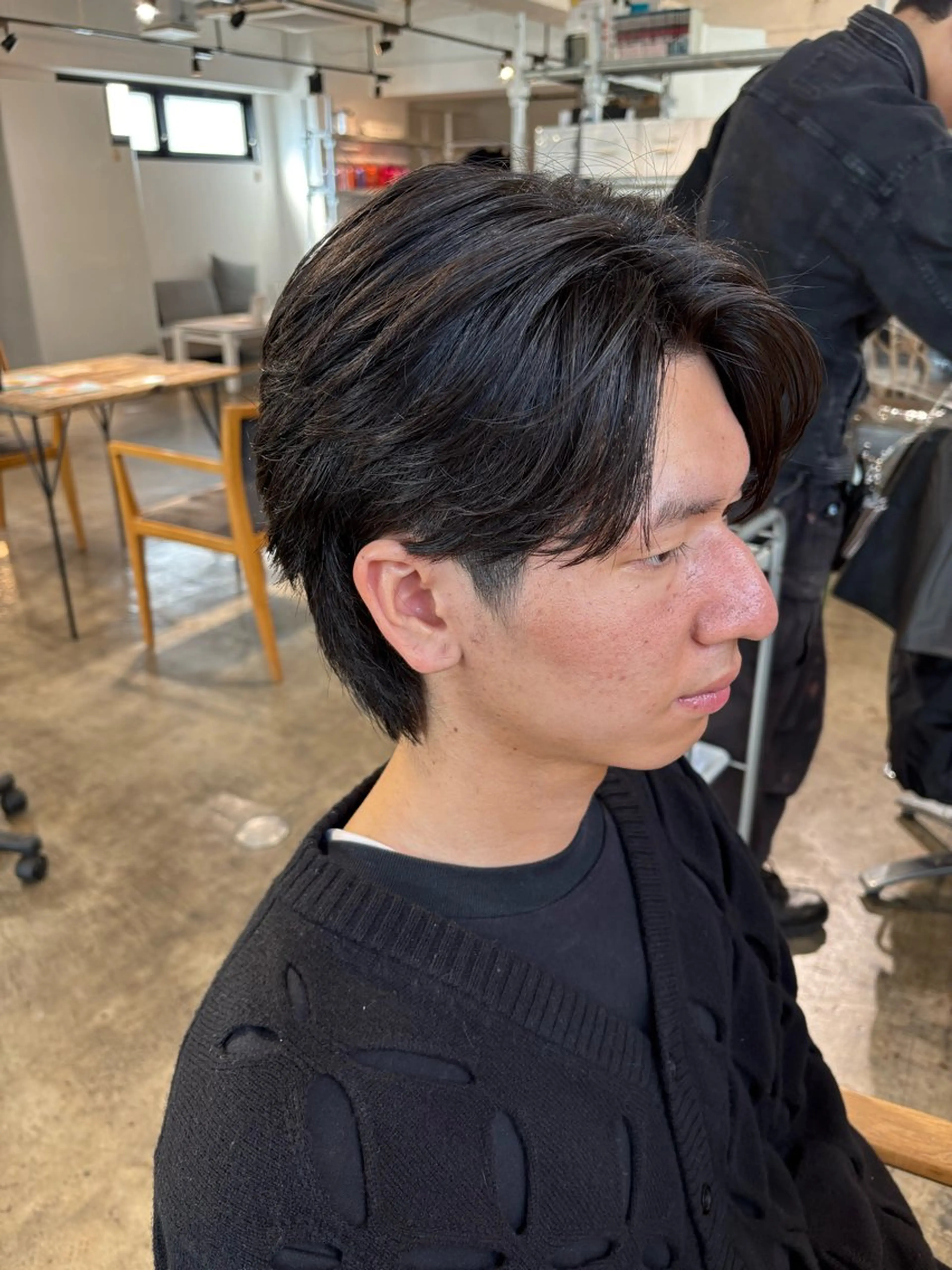 ショート パーマ メンズ センターパート ダウンパーマ フェザーパーマ カルマパーマ メンズ韓国風 カット パーマ トリートメント フェザーパーマ癖毛 曲がる縮毛矯正森岡のヘアスタイル