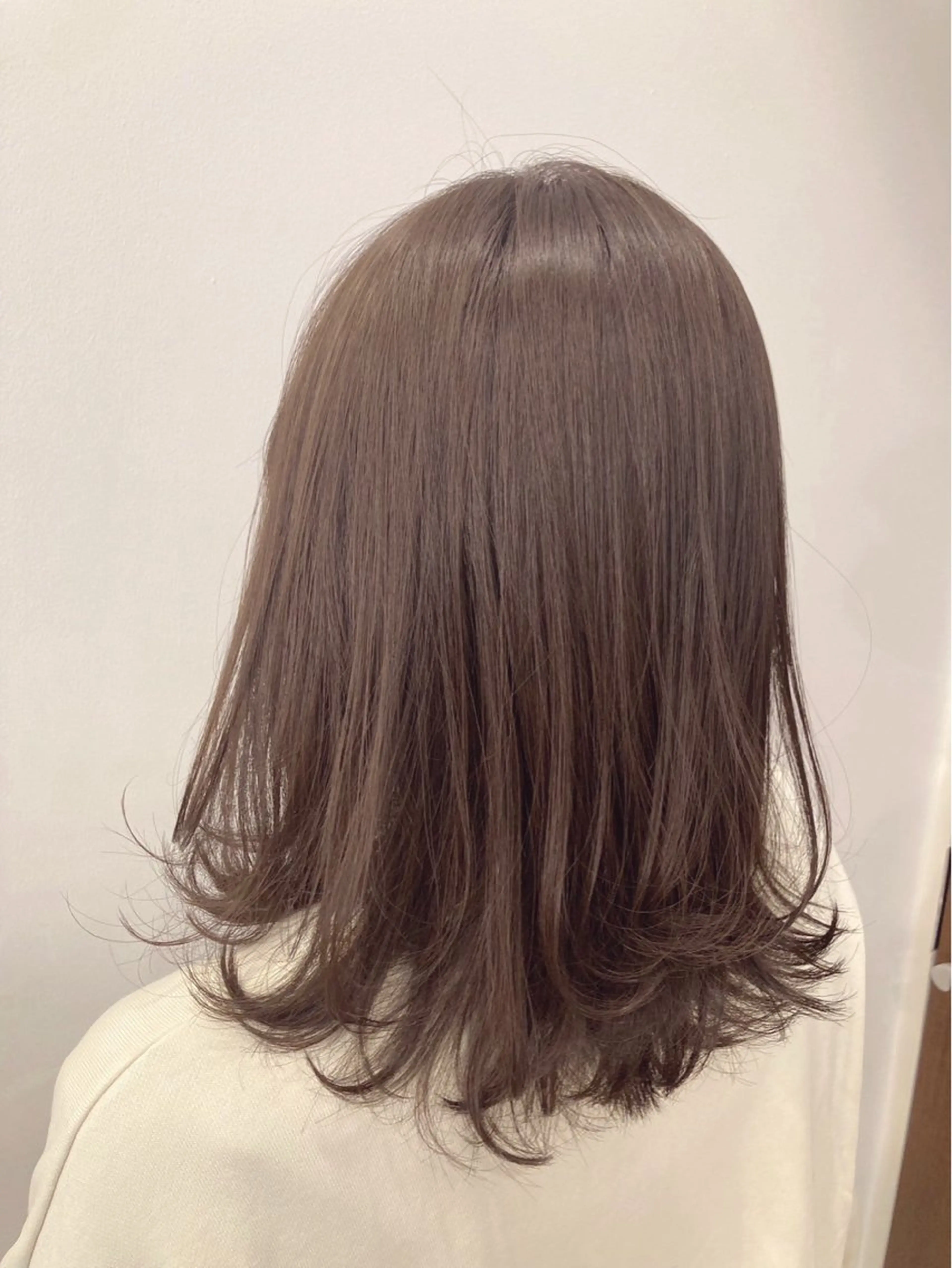 セミロング 須原 華那子のヘアスタイル