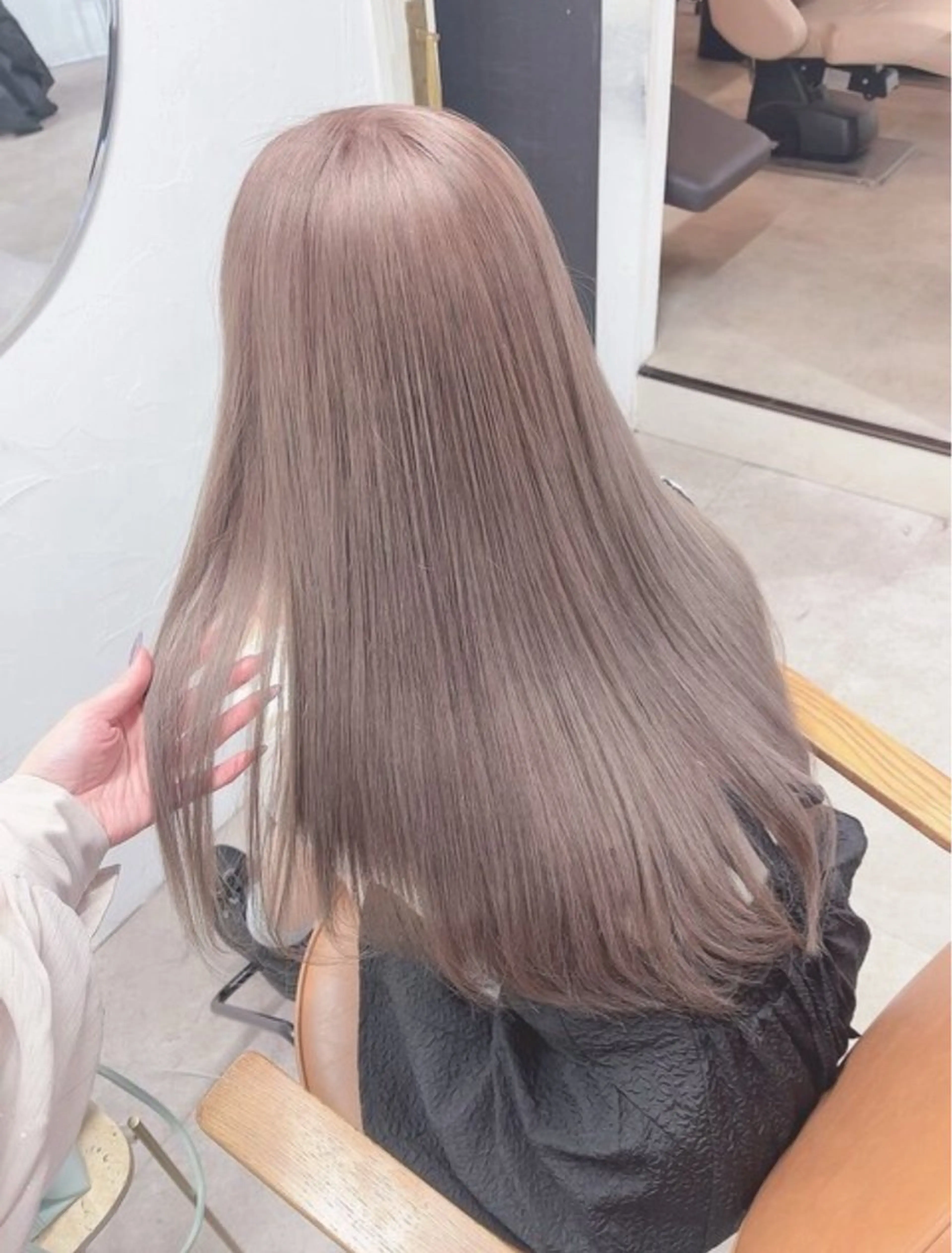 ミディアム カラー アッシュ アッシュグレー ベージュカラー ブリーチ ブロンド ヘアカラー トリートメント 【美髪ハイトーン】 髪質改善/大和🎀のヘアスタイル