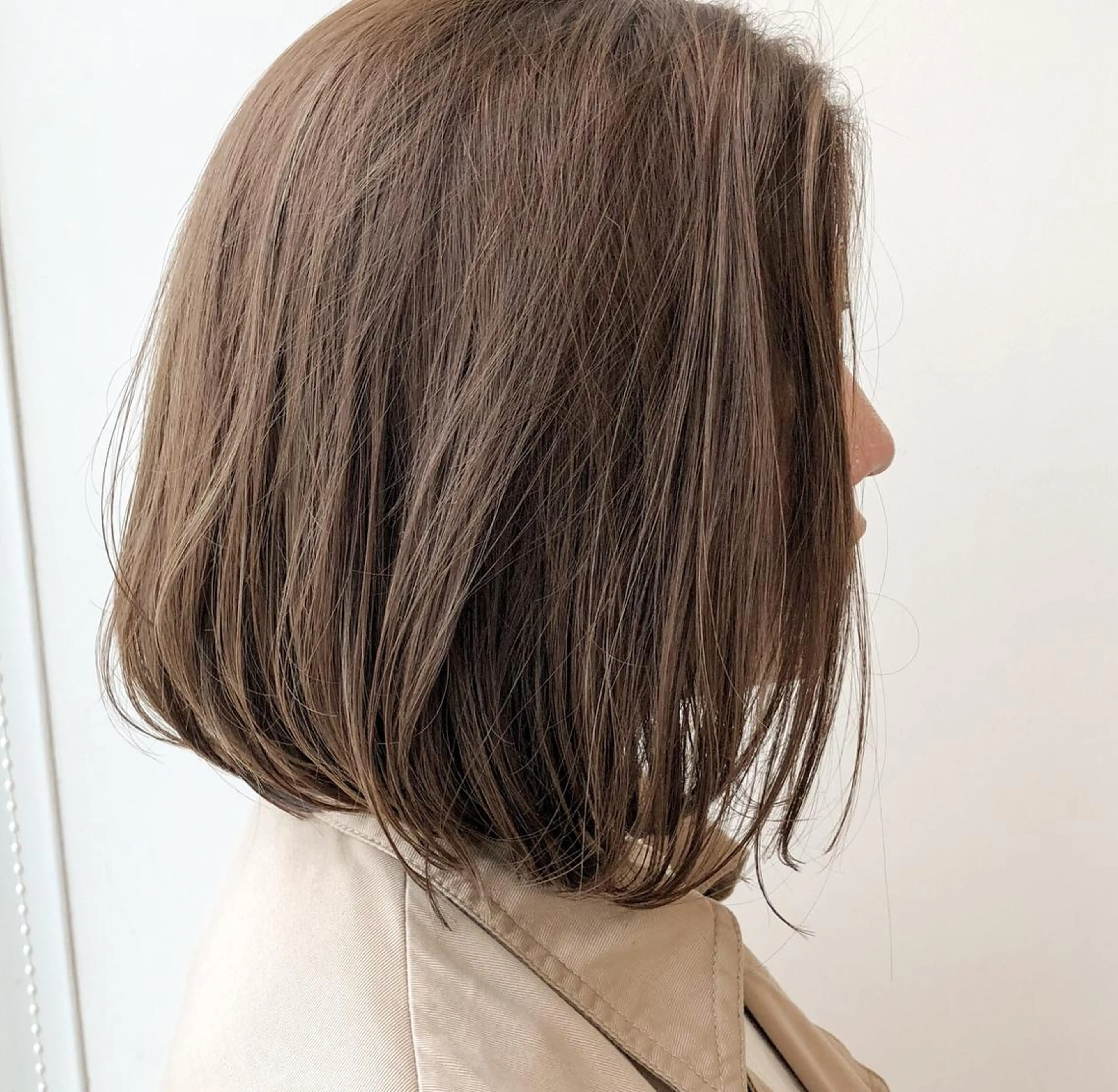 ショート カラー ネイル 前下がりボブ ボブ カット トリートメント 中山 天地のヘアスタイル