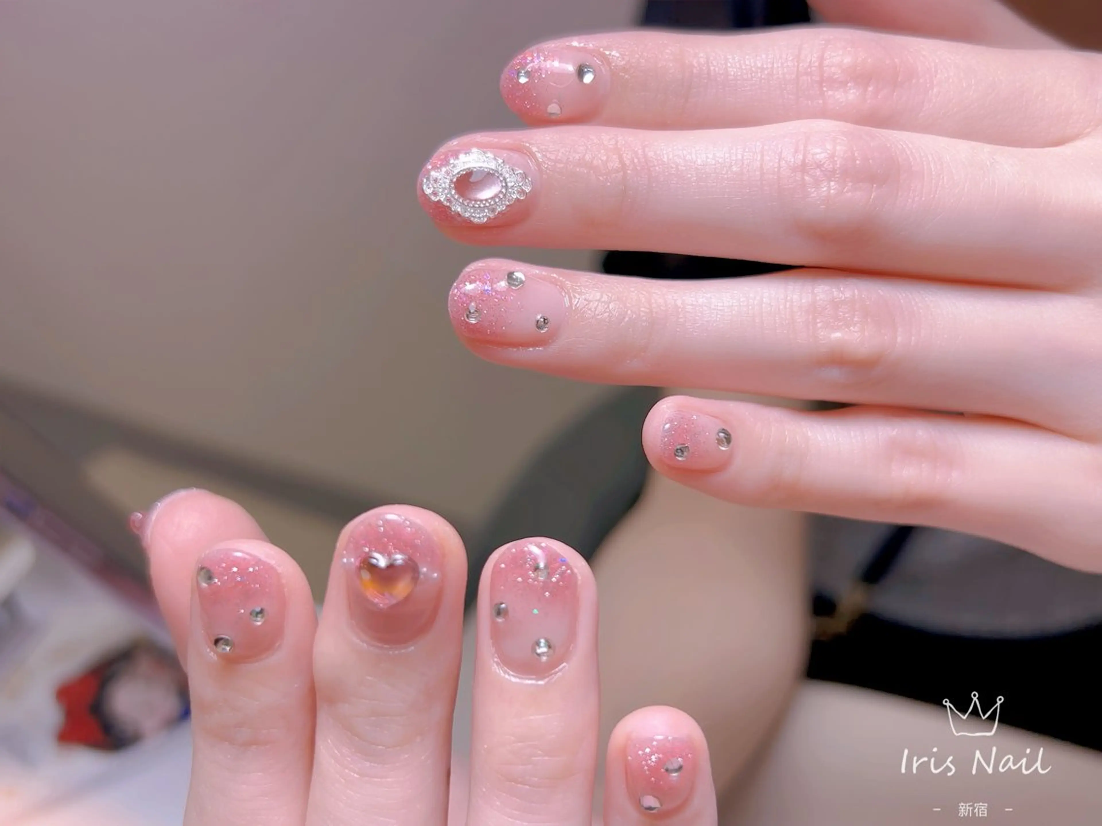 ネイル フレンチネイル ジェルネイル グラデーション 韓国ネイル マグネットネイル ハンドネイル 【長さ出し】 IRIS NAILのネイルデザイン