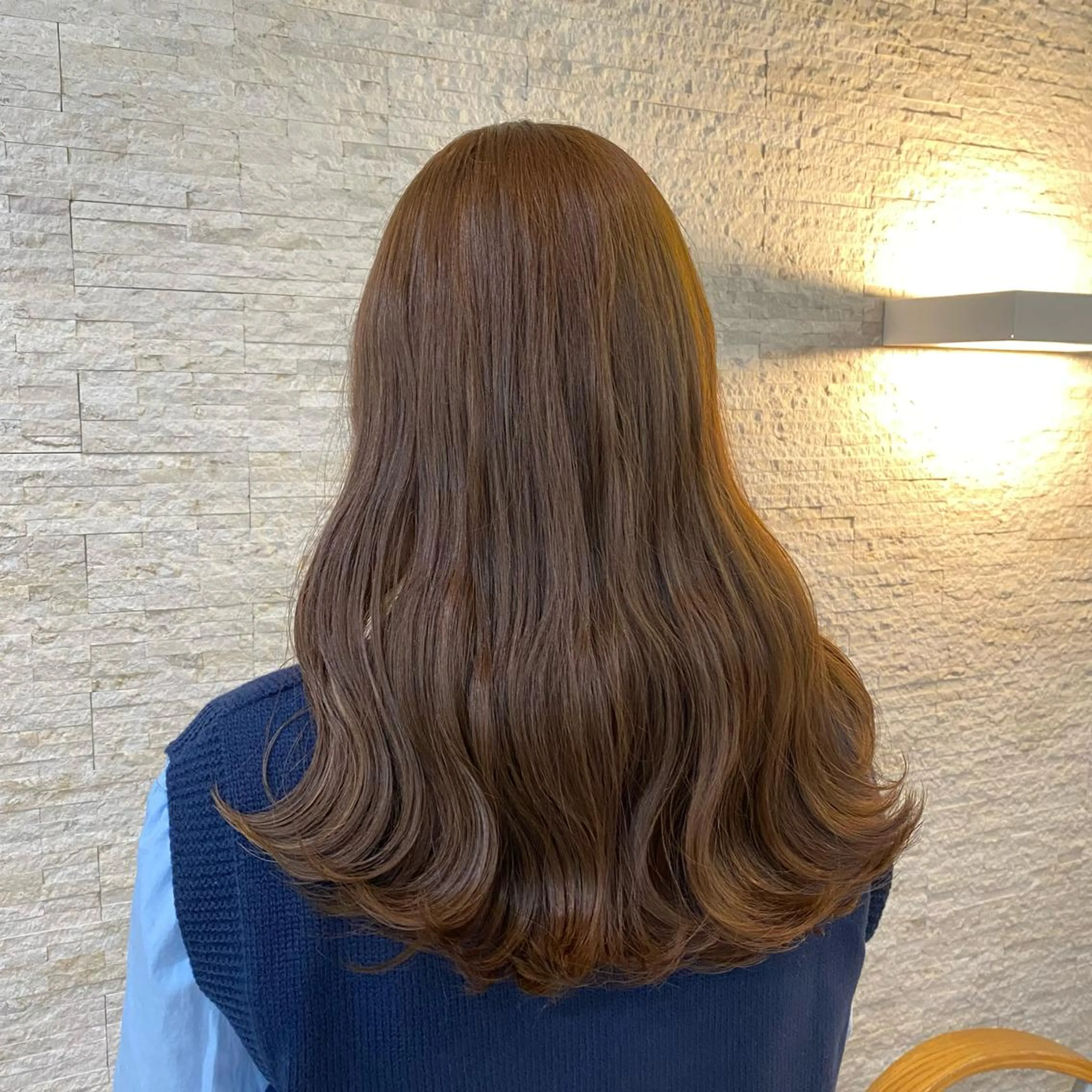 ロング カラー ベージュカラー インナーカラー ミルクティーベージュ 卒業式のヘアスタイル Agu hair TENOE大宮氷川参道店所属・☀️透明感艶感カラー 増田魁土☀️のヘアスタイル
