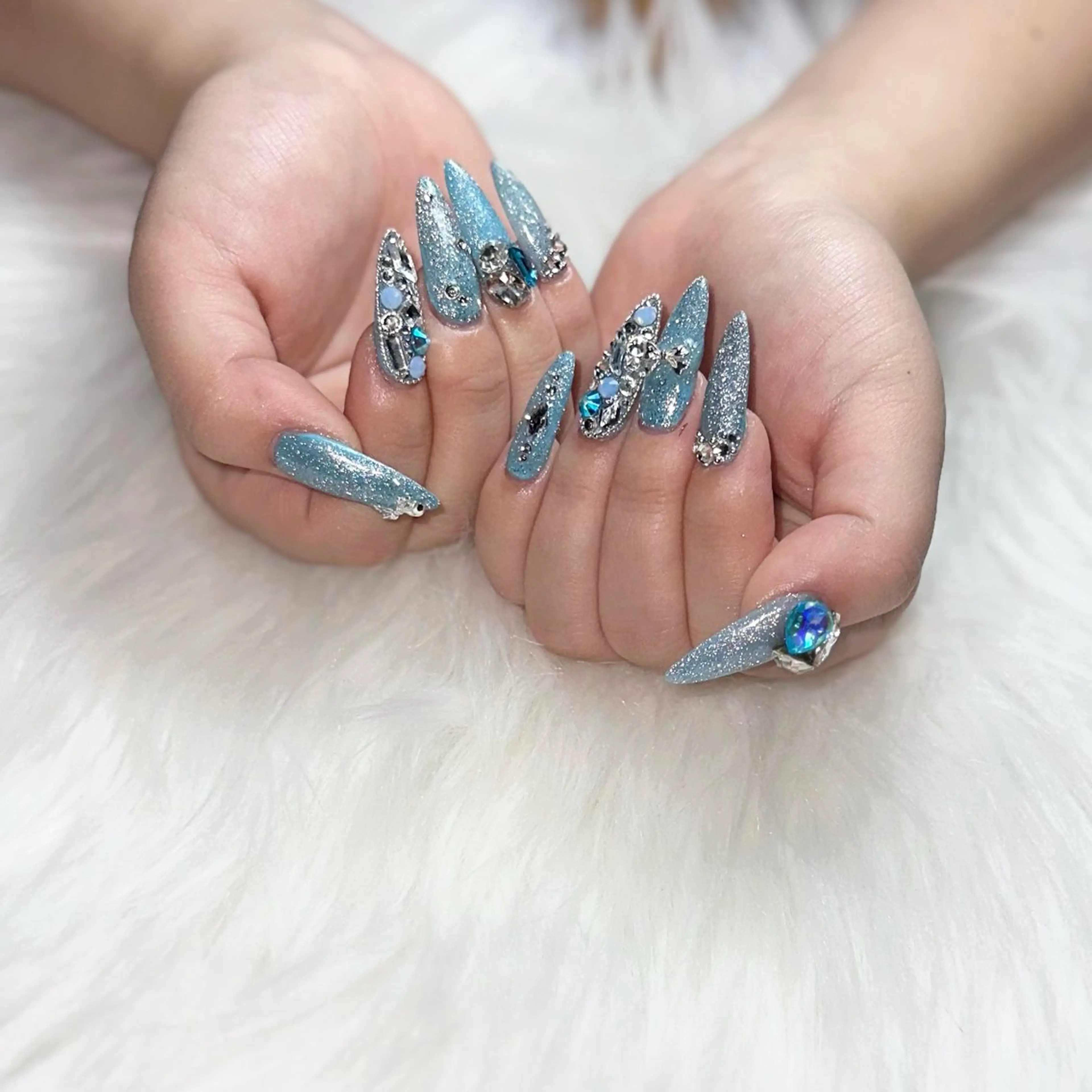 ネイル ブルー フラッシュネイル キラキラネイル ハンドネイル Welina by nail＆Mimi tubo Jewelry所属・Welina by nailのネイルデザイン