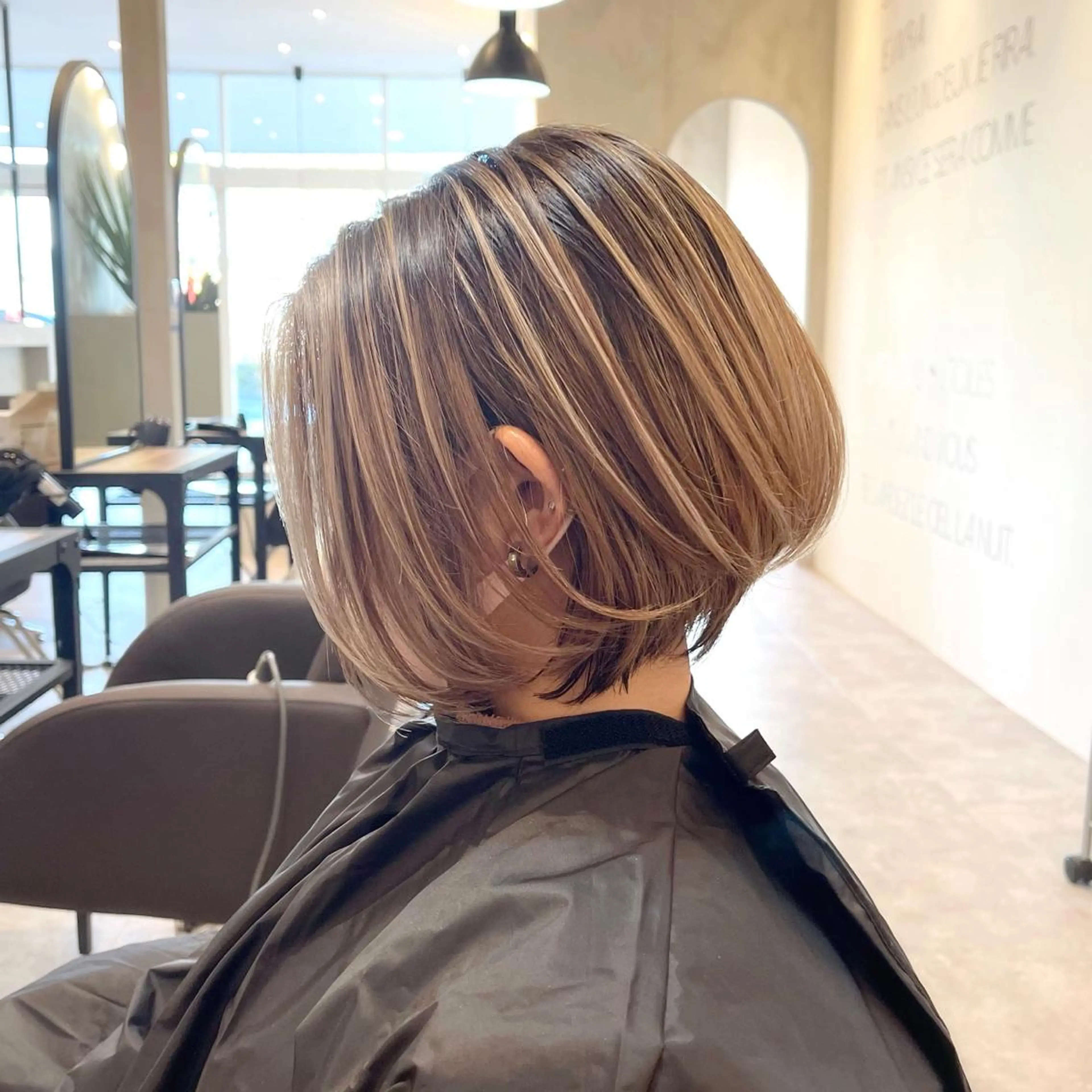 ショート カラー ヘアアレンジ バレイヤージュ デザインカラー ハイライトカラー 外国人風カラー ハイライト アンドウ ユウ/ レイヤーカット/韓国のヘアスタイル