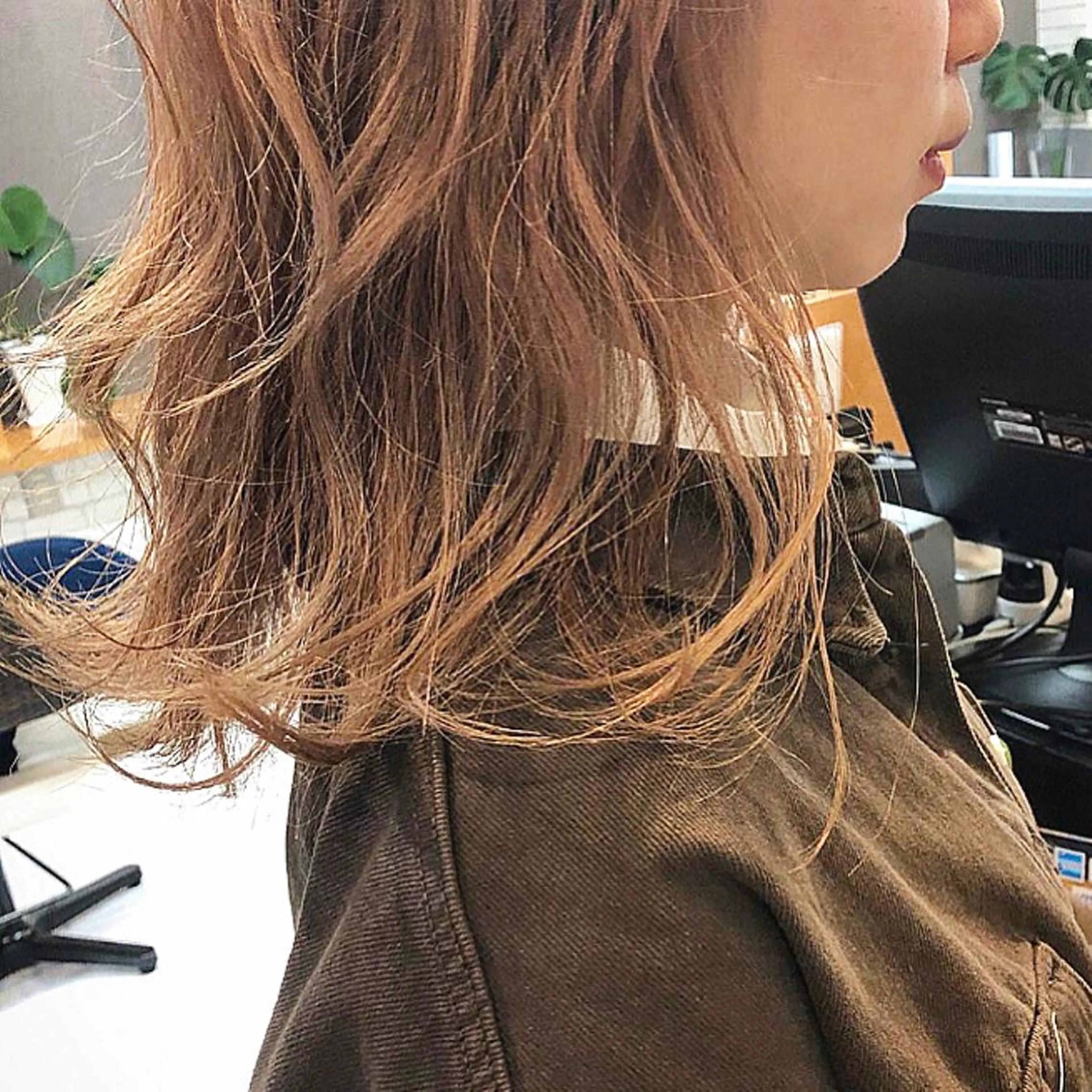 ミディアム カラー ブリーチ 透明感カラー オレンジ 韓国風ヘア カット ヘアカラー トリートメント mEg hair creation新川崎店所属・荒川 ひなの 新川崎のヘアスタイル