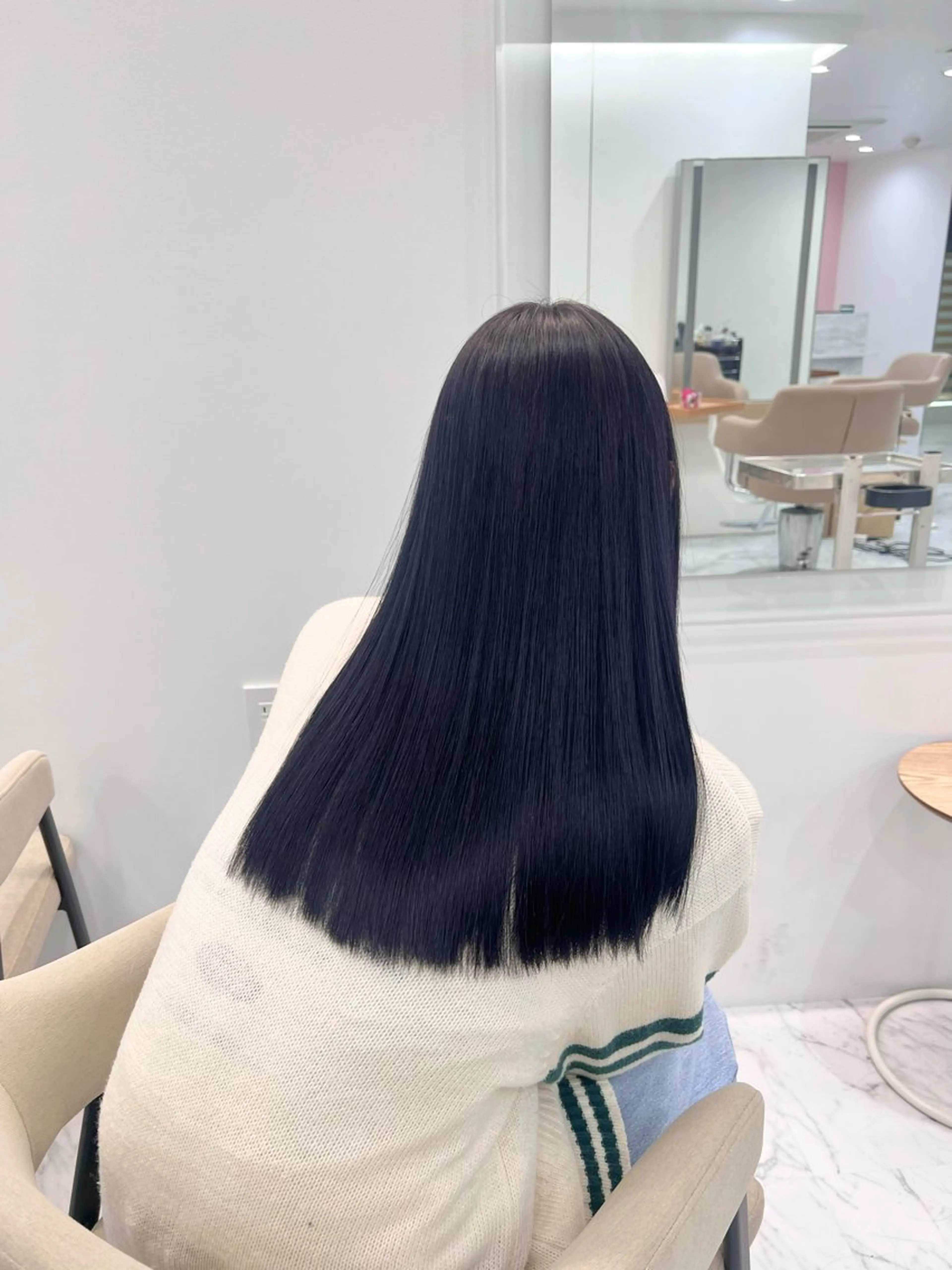 セミロング カラー 黒髪 パープルカラー 🫧ワンホンヘア🫧 MACOのヘアスタイル