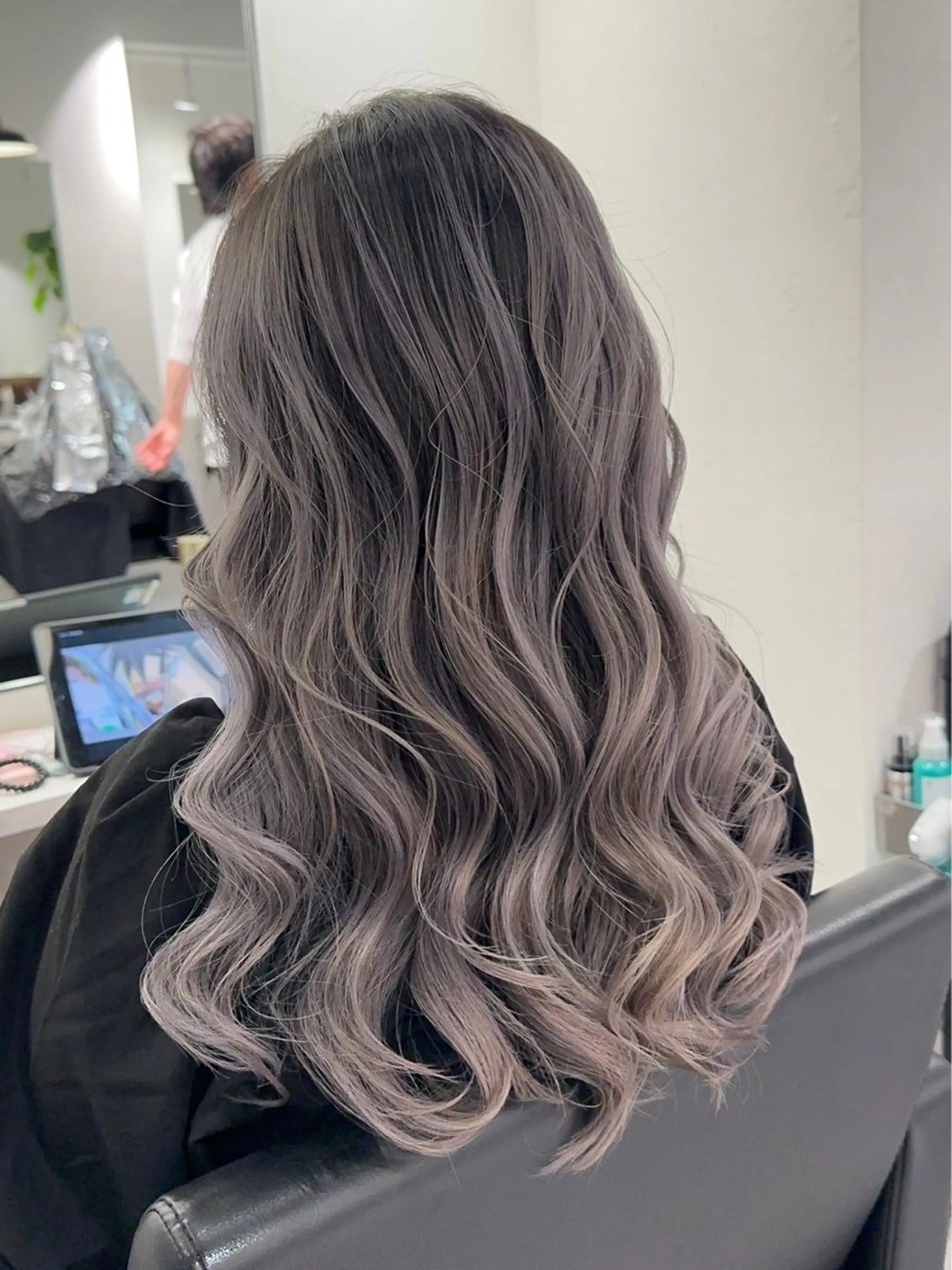 ロング レイヤーカット ヘアカラー CIERA.南船場所属・yuna🧡/心斎橋 ハイトーン/ブリーチのヘアスタイル
