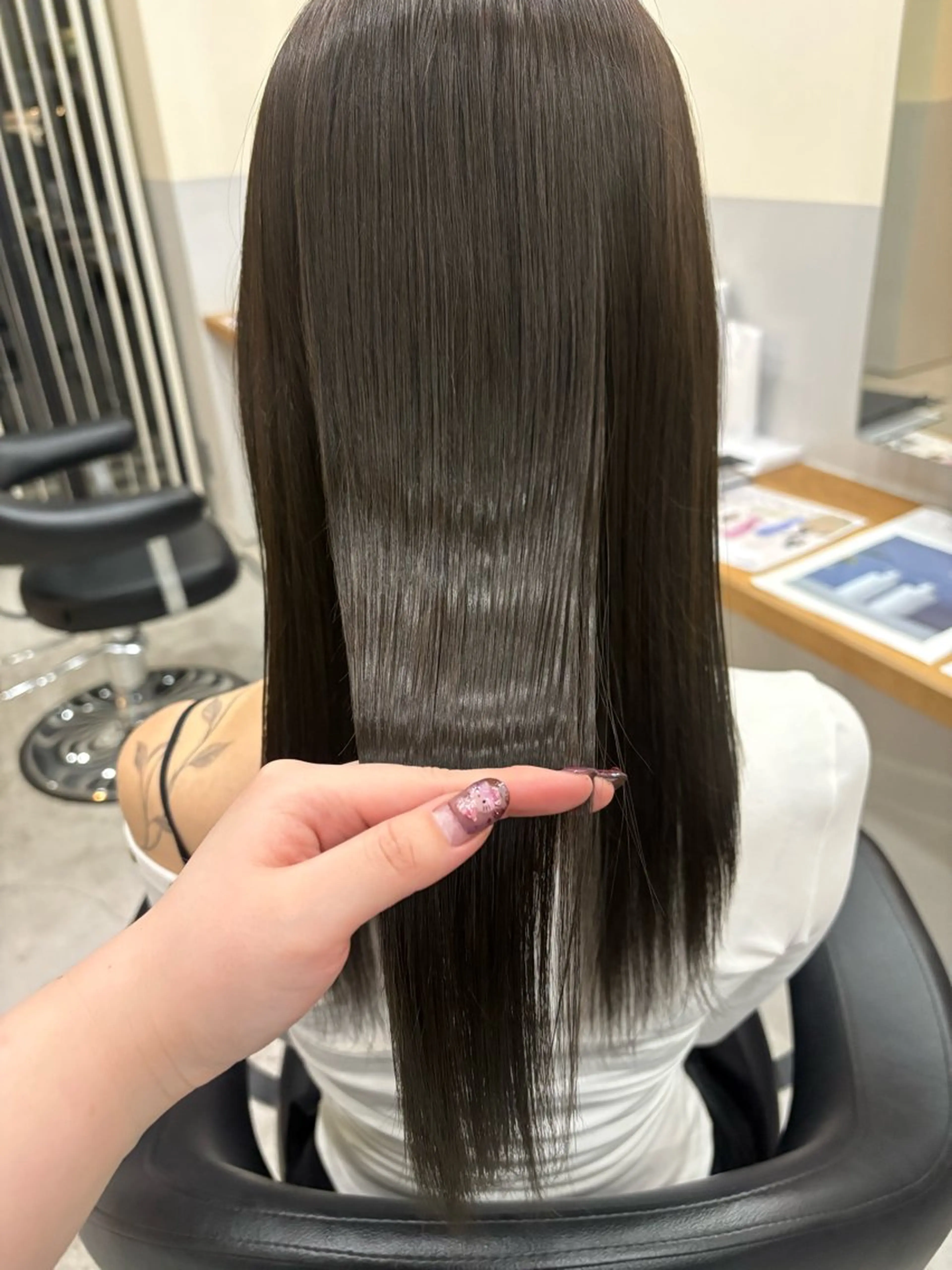 セミロング ヘアカラー 鈴木 美由華のヘアスタイル