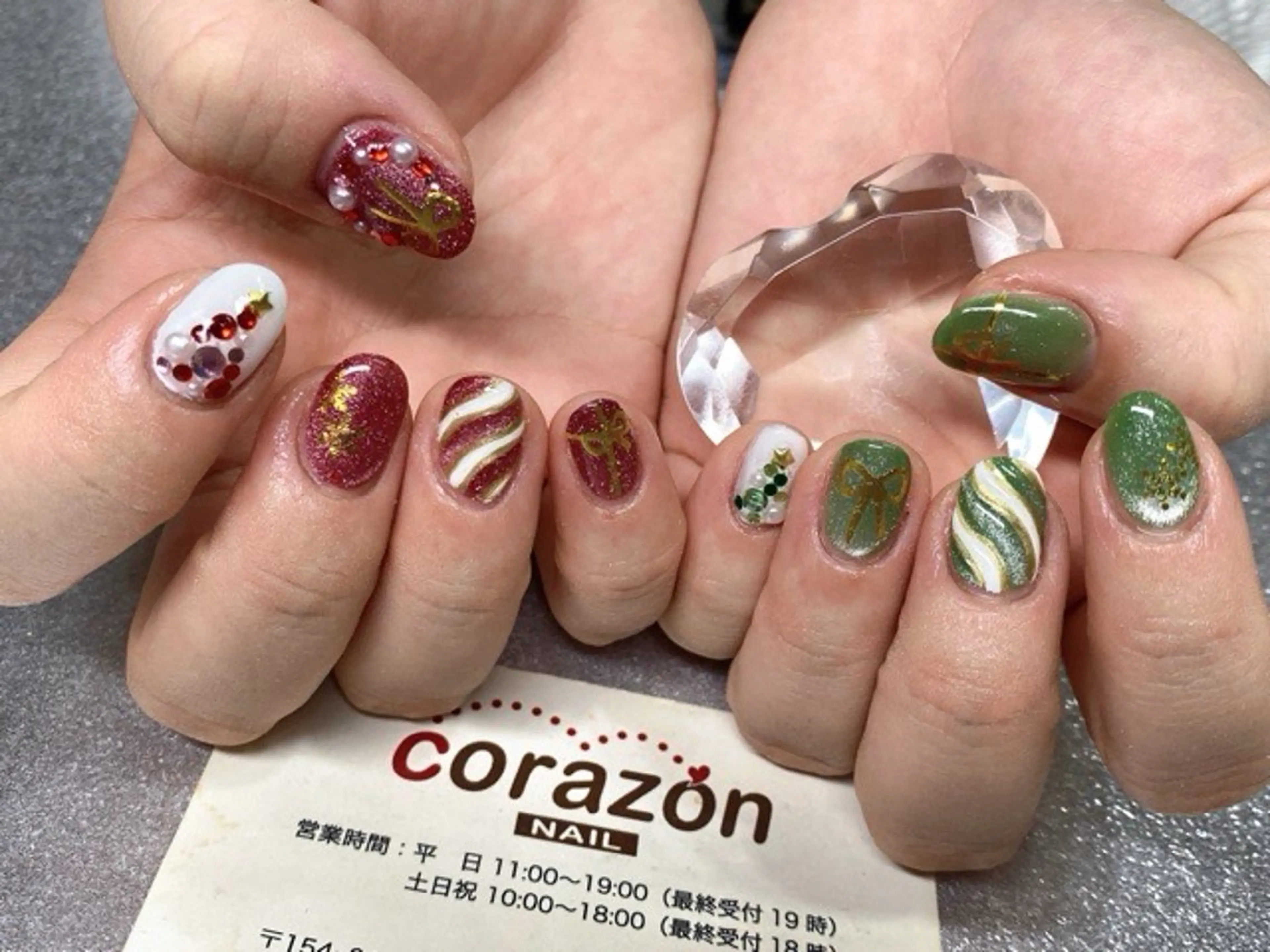 ネイル ストーンネイル 冬ネイル クリスマス ハンドネイル ハンドケア corazon所属・ネイリスト aicoのネイルデザイン