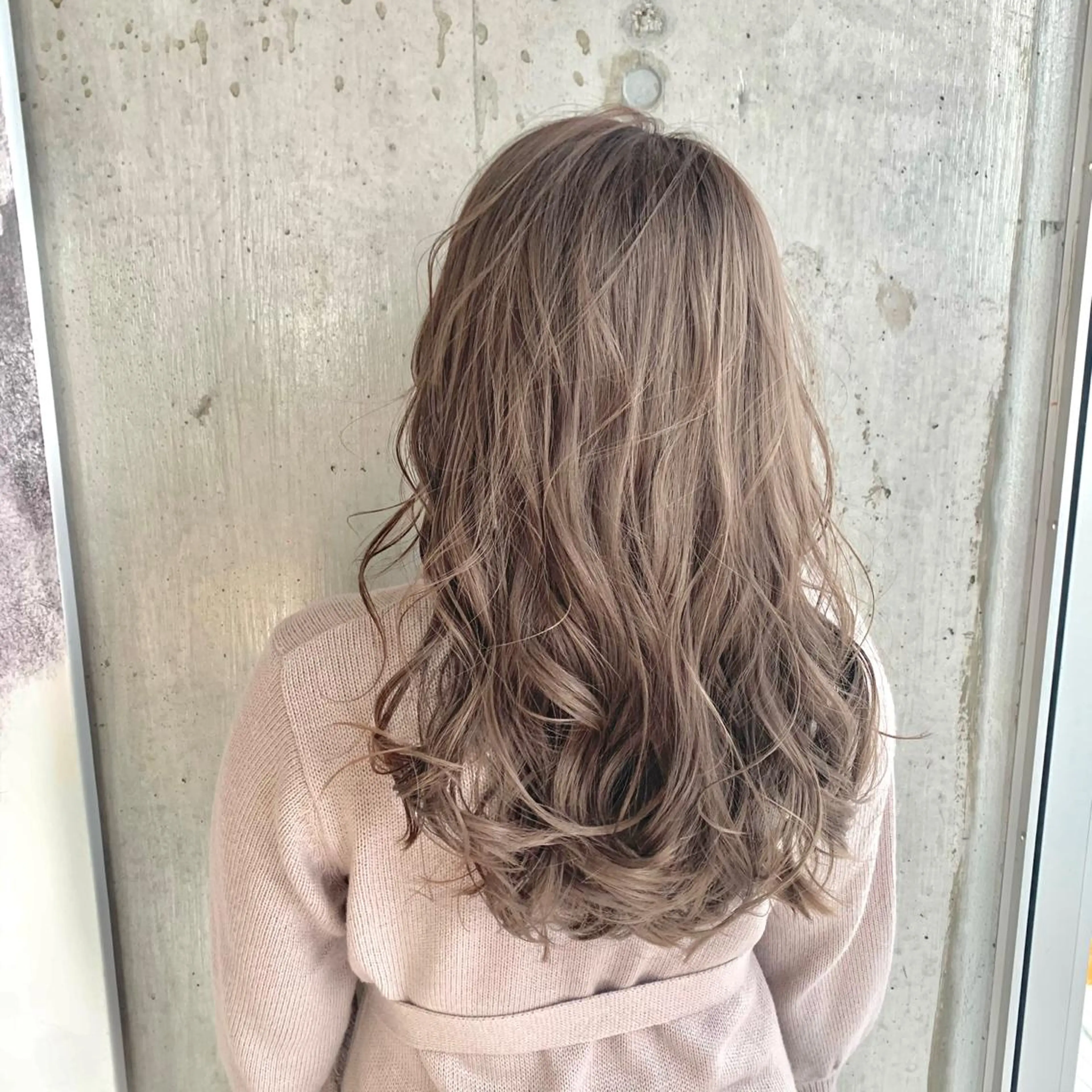 ロング アッシュ ボブ ハイライト 似合わせカット 縮毛矯正 カット ヘアカラー トリートメント hoNua. 栄/透明感カラーのヘアスタイル