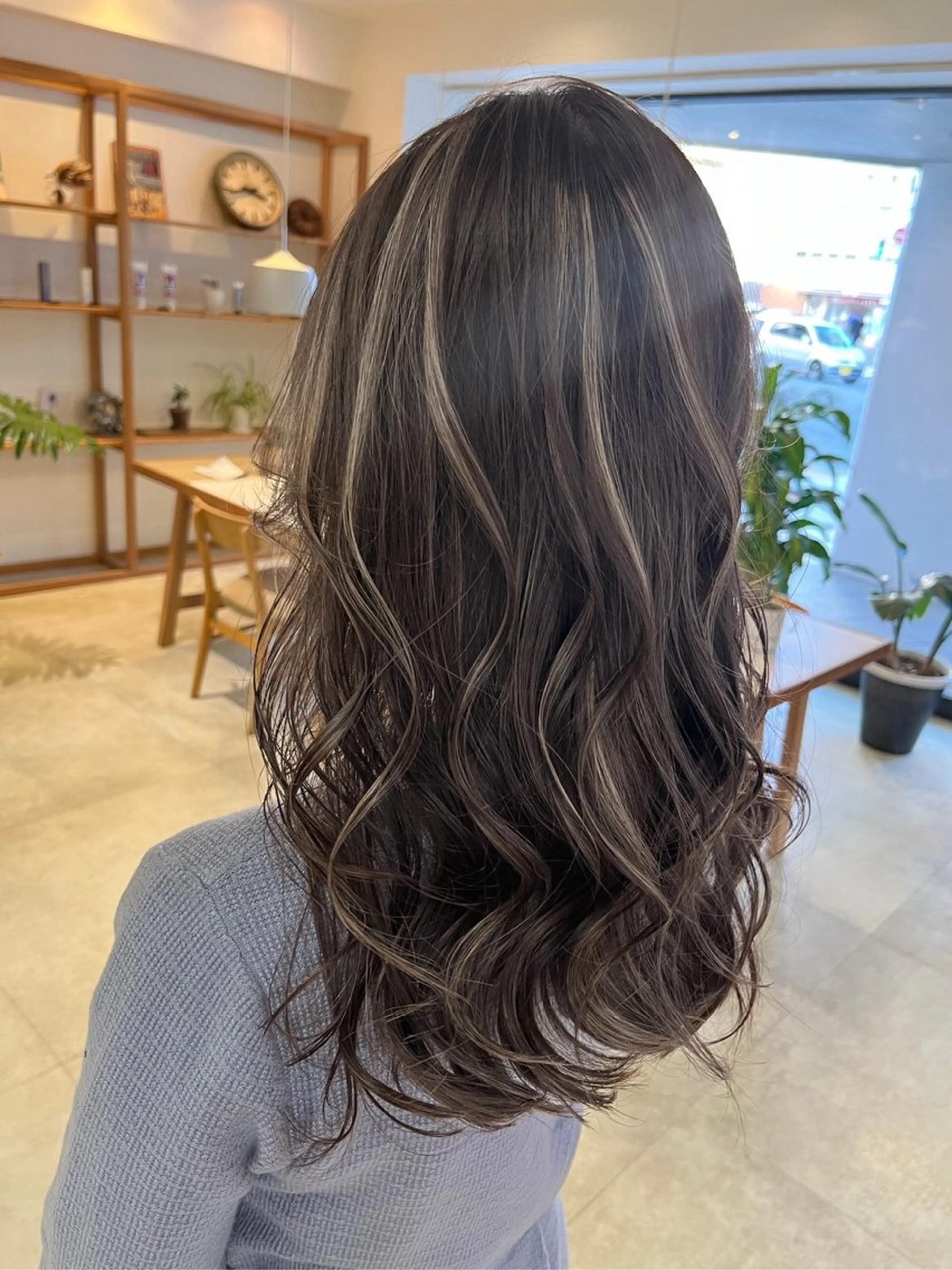 ロング カラー カット ヘアカラー hoNua. 栄/透明感カラーのヘアスタイル