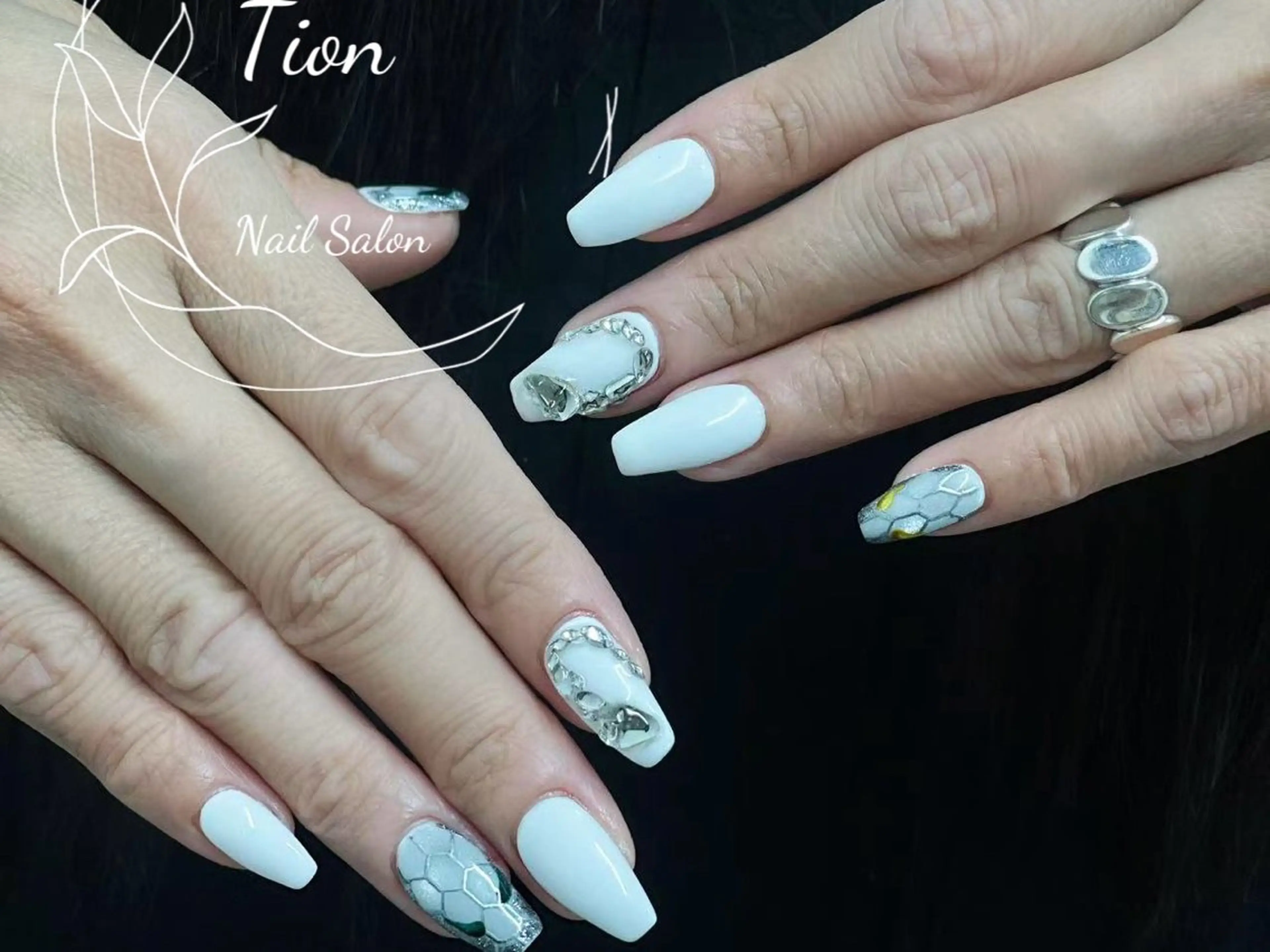 ネイル チークネイル 長さ出し フットネイル フレンチネイル ジェルネイル Nailsalon Tion武蔵小杉店所属・Nailsalon Tion武蔵小杉店のネイルデザイン