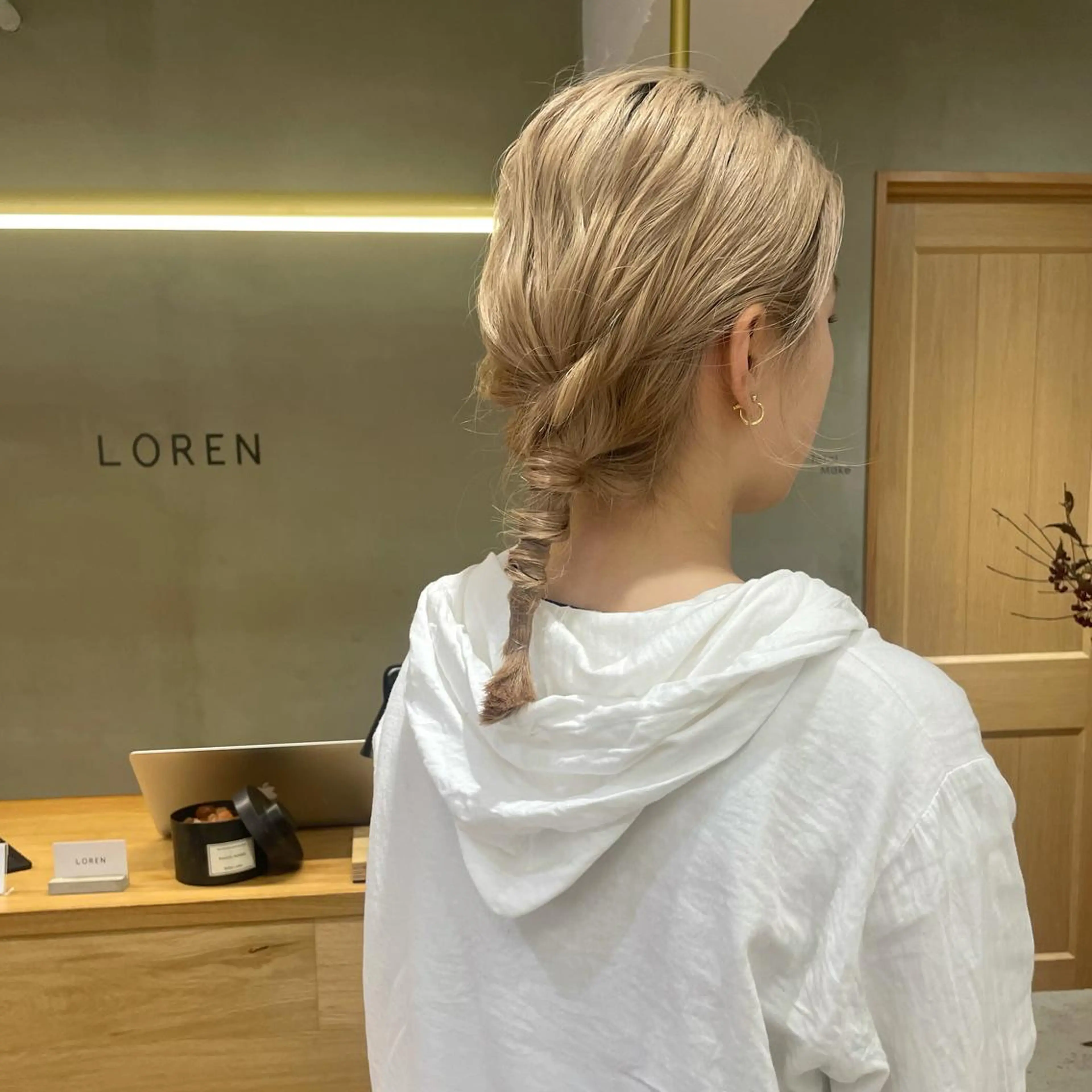 ミディアム カラー ヘアアレンジ ミディアムパーマ ブリーチ ケアブリーチ ダブルカラー ハイライトカラー ヘアセット ブリーチ/レイヤー 🌻Mutsumiのヘアスタイル