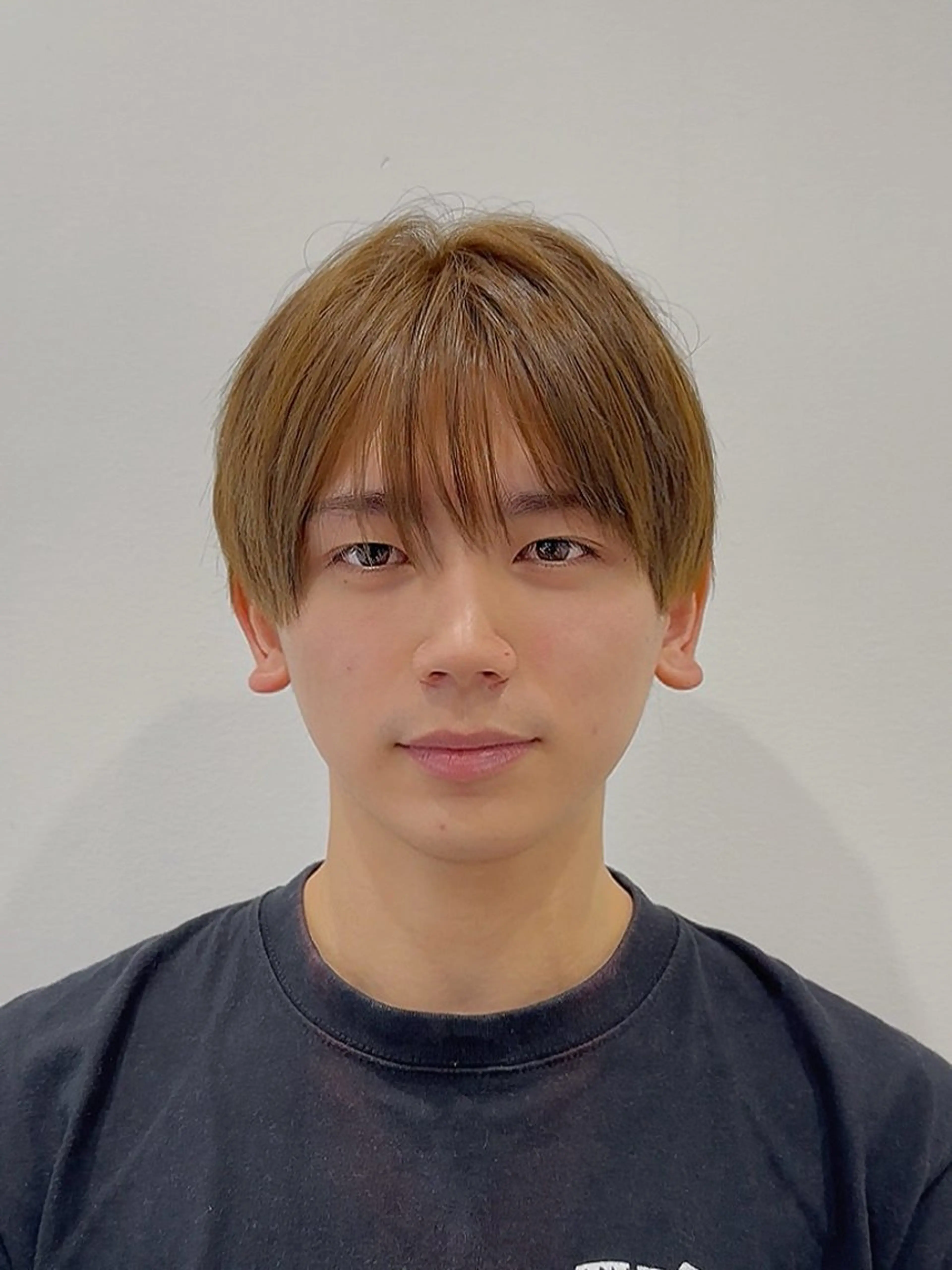 ショート カラー メンズ メンズブリーチ ベージュカラー ブリーチ ミルクティーベージュ ブリーチなしカラー カット ヘアカラー トリートメント ニュアンスパーマ/ メンズ/平木稔大のヘアスタイル