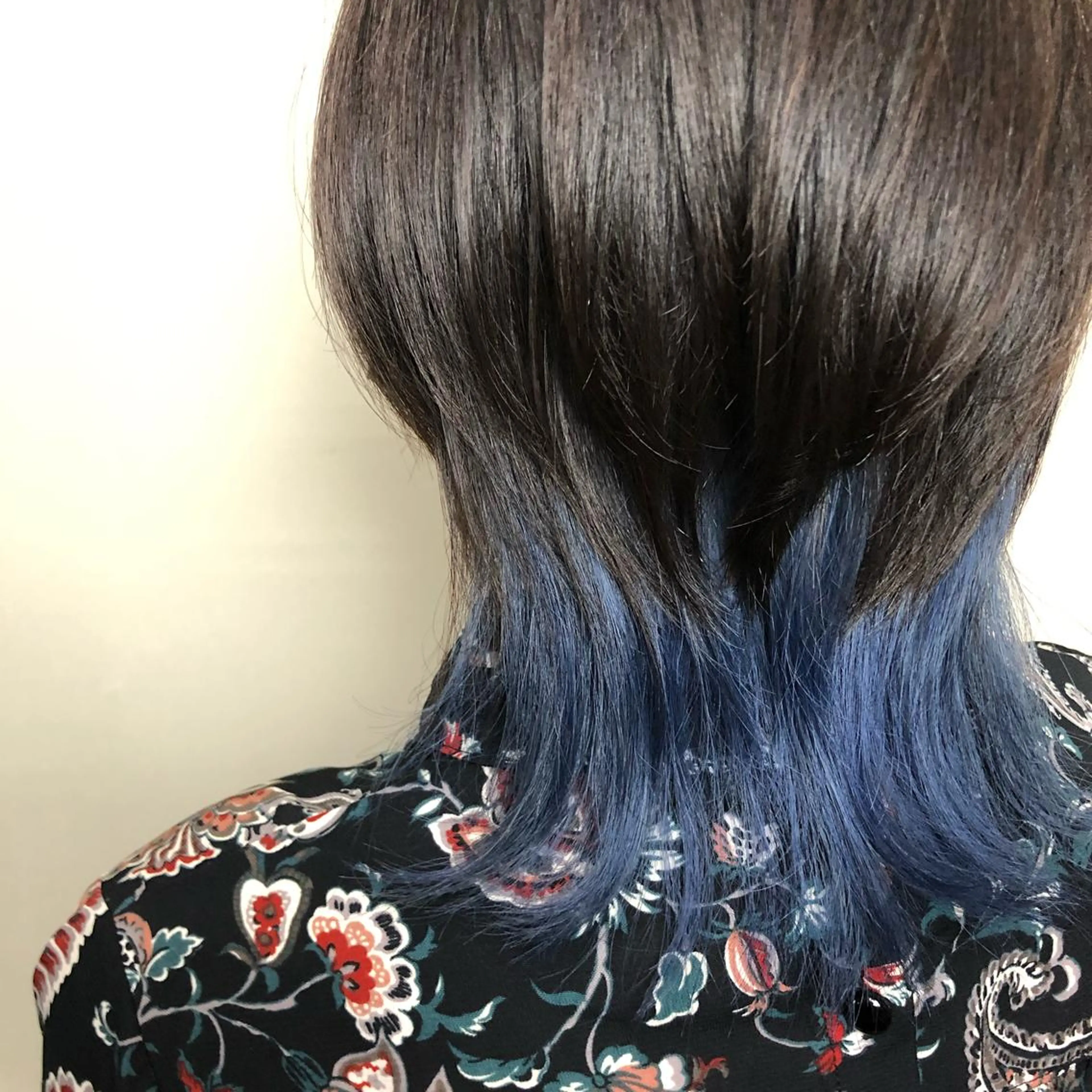 ミディアム 🌈インナーカラー 手塚直生のヘアスタイル