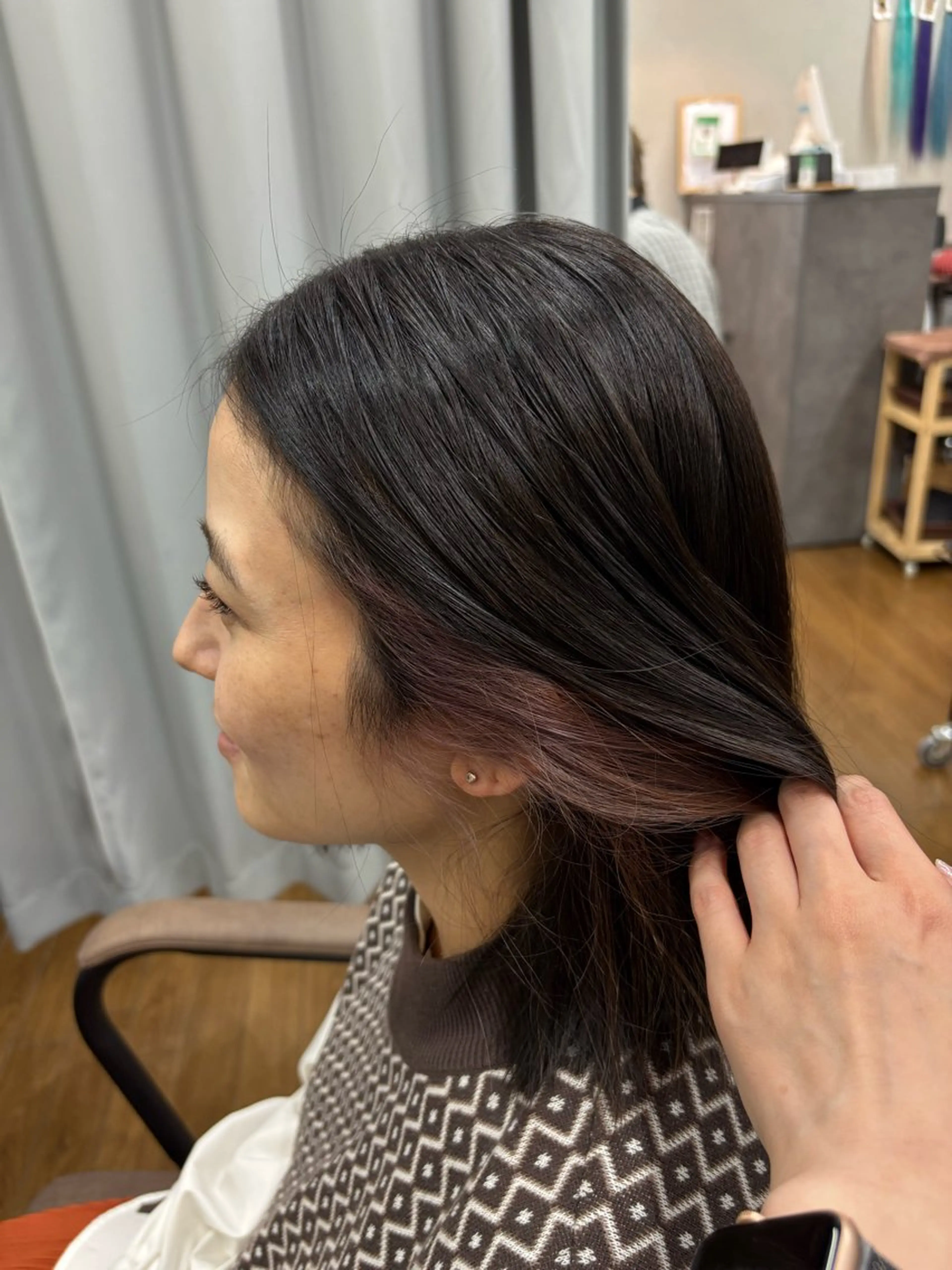 ミディアム カラー イヤリングカラー グレージュ カット ヘアカラー TELA HAIR 稲毛店　千尋のヘアスタイル
