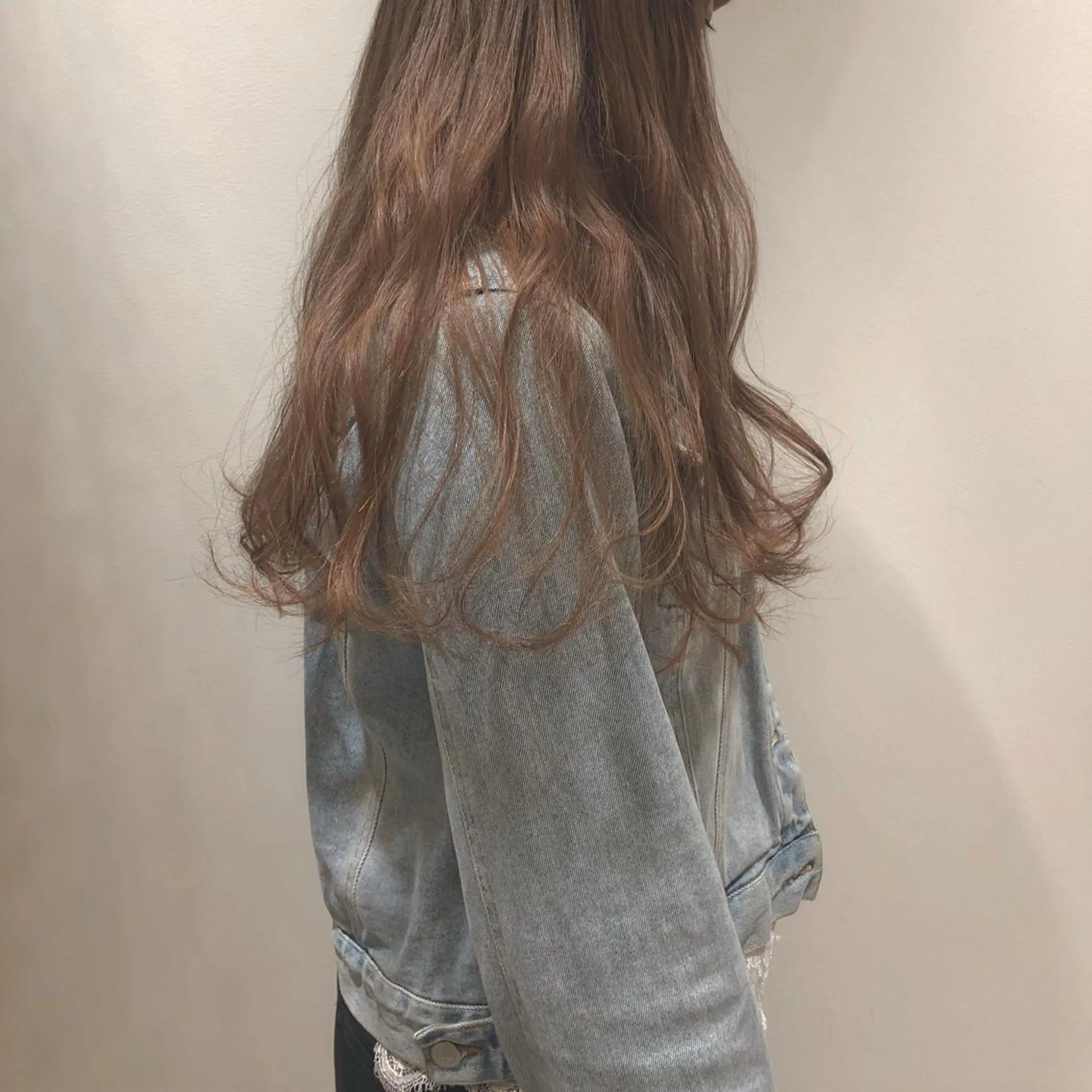 ロング カラー ベージュカラー ブリーチ ロング 江原 彩華のヘアスタイル