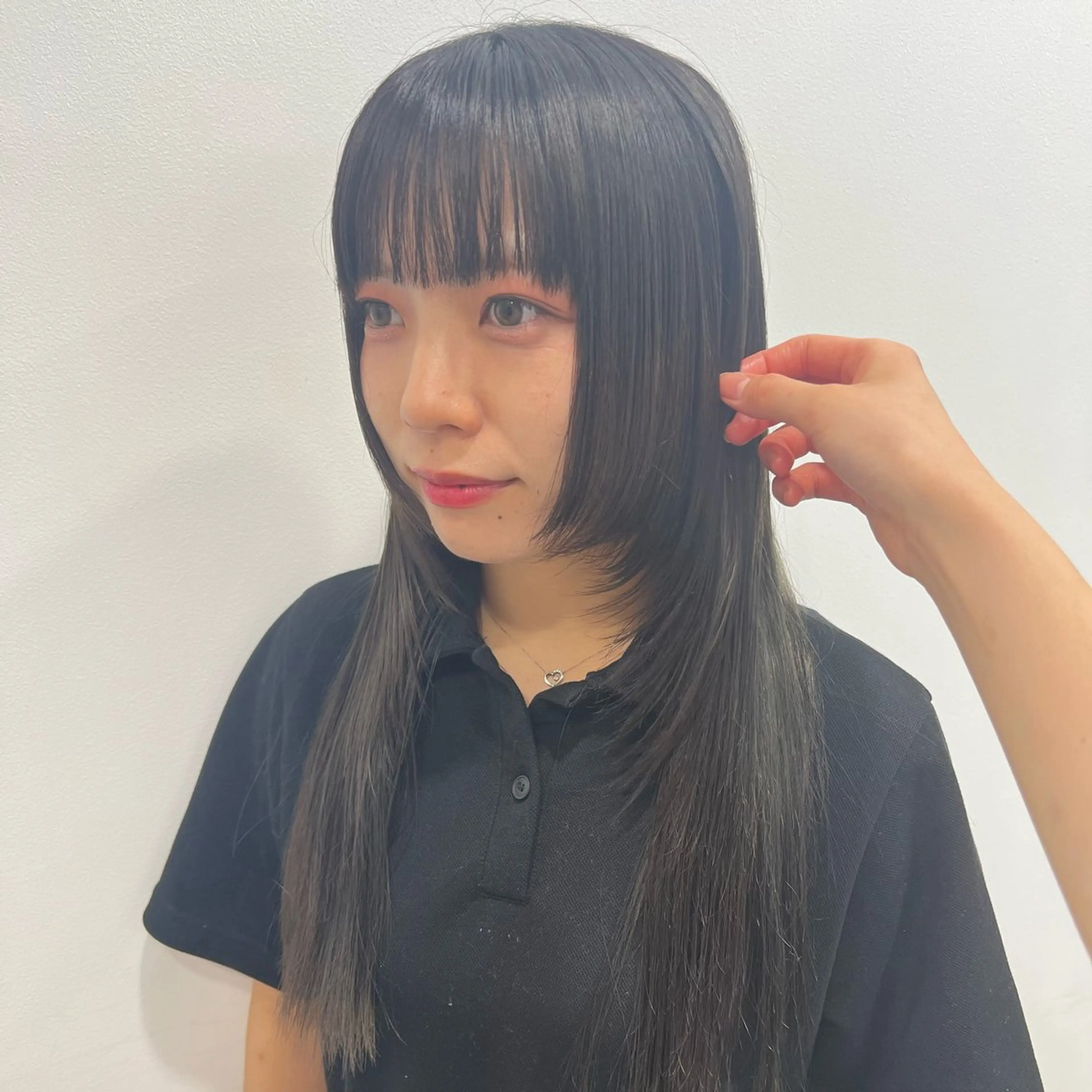 セミロング レイヤーカット 🌼動き×透明感🩵 ハイトーン/ナナのヘアスタイル