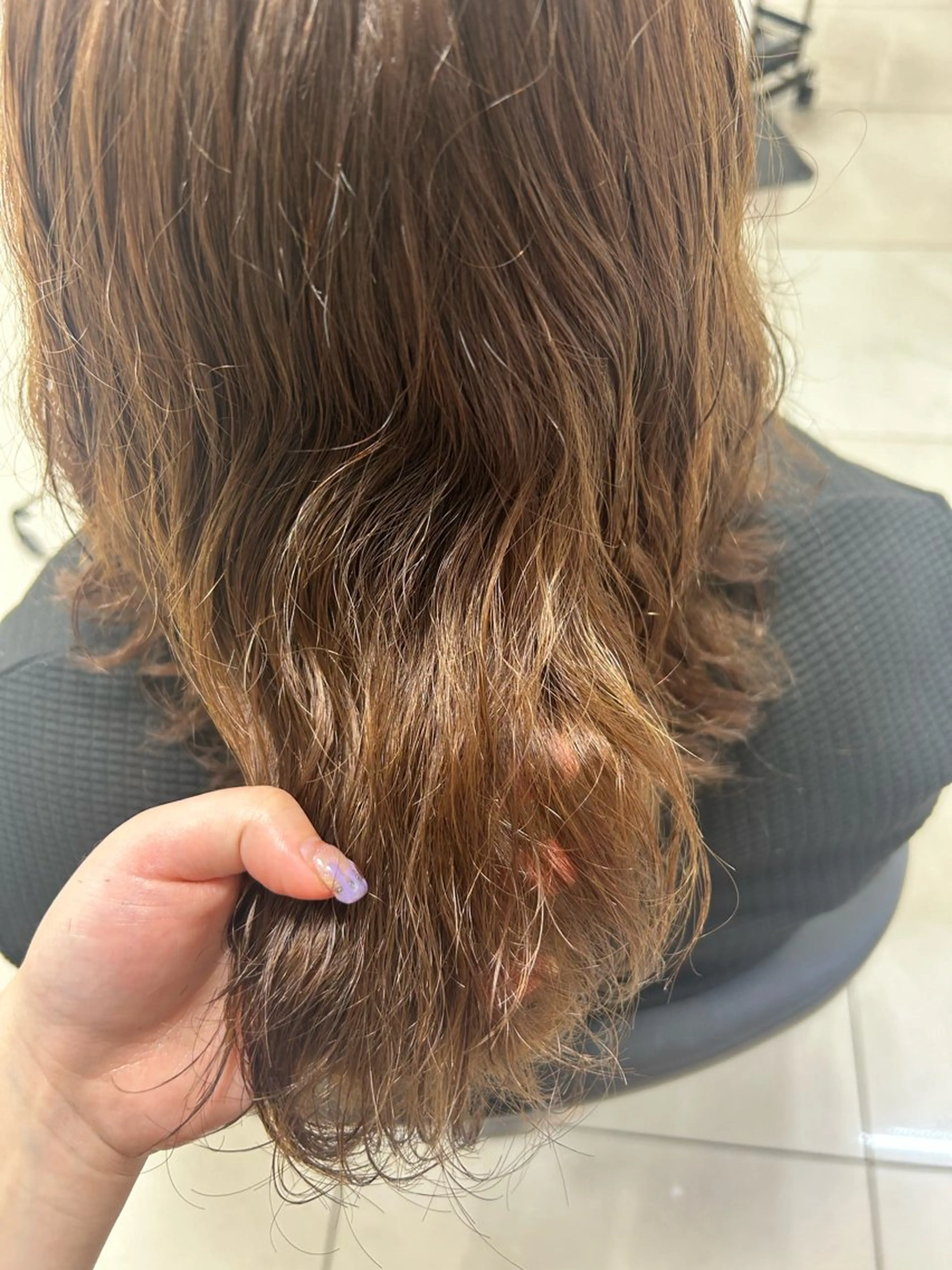 ミディアム カラー ブリーチ ダブルカラー ハイトーンカラー イルミナカラー ブリーチなしカラー ヘアカラー 【メンズ縮毛矯正/ 艶カラー】美涼🎀のヘアスタイル