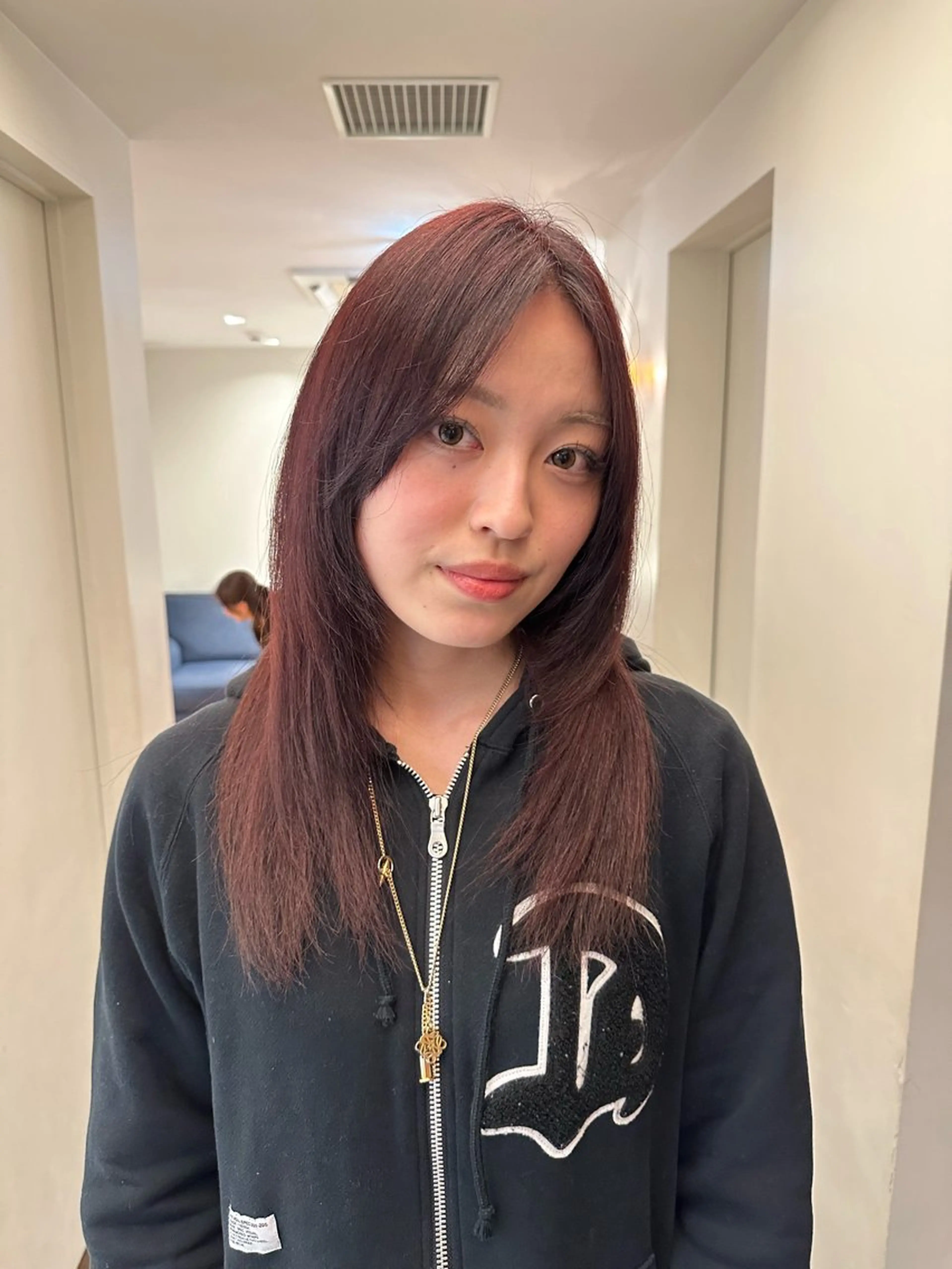 ロング カラー ブリーチ ボルドーカラー ダブルカラー ブリーチなしカラー 安丸 結夏のヘアスタイル