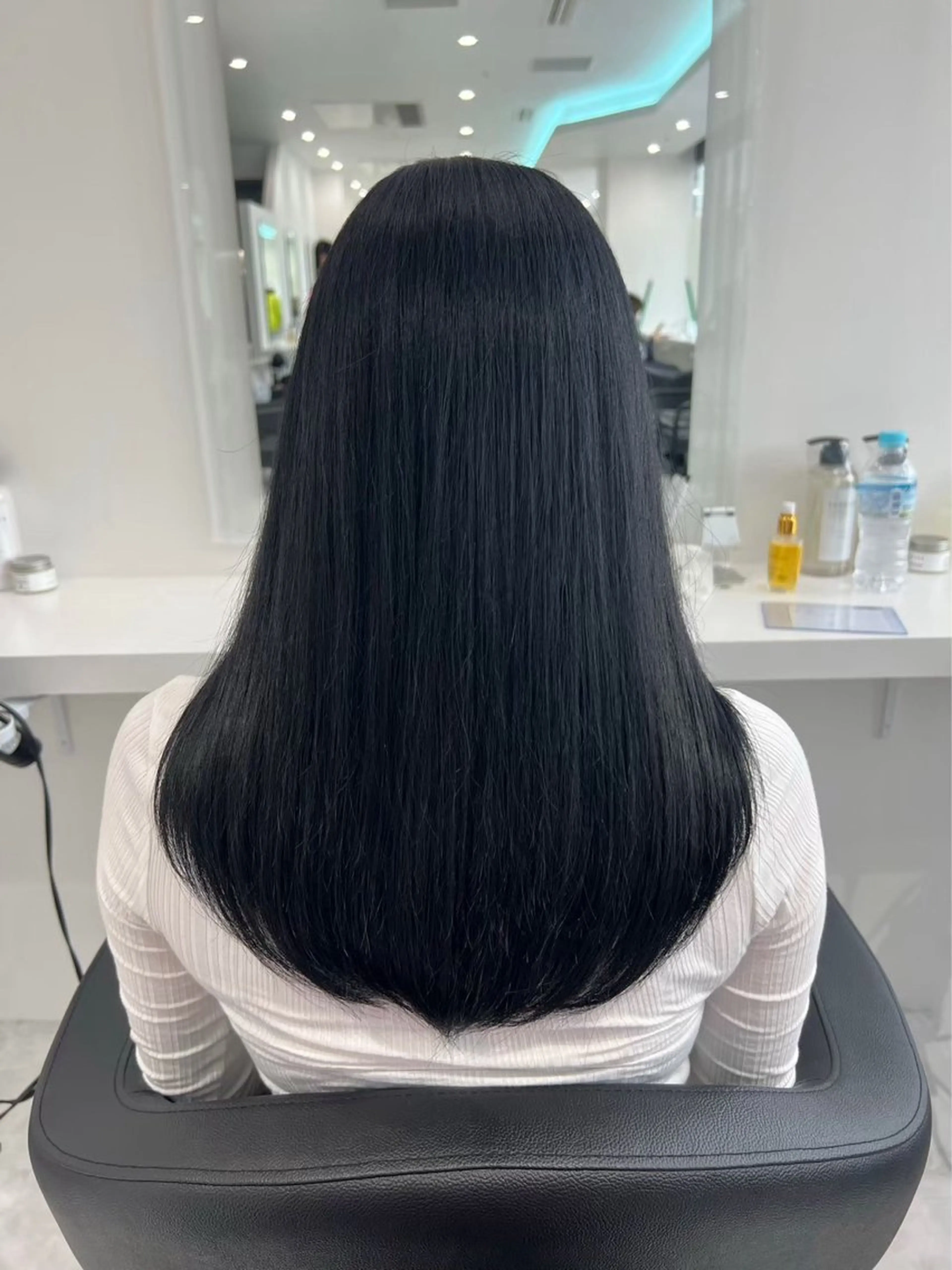 ロング カット 縮毛矯正 トリートメント 🩵ダメージレス艶感 ハイトーン🩷のヘアスタイル