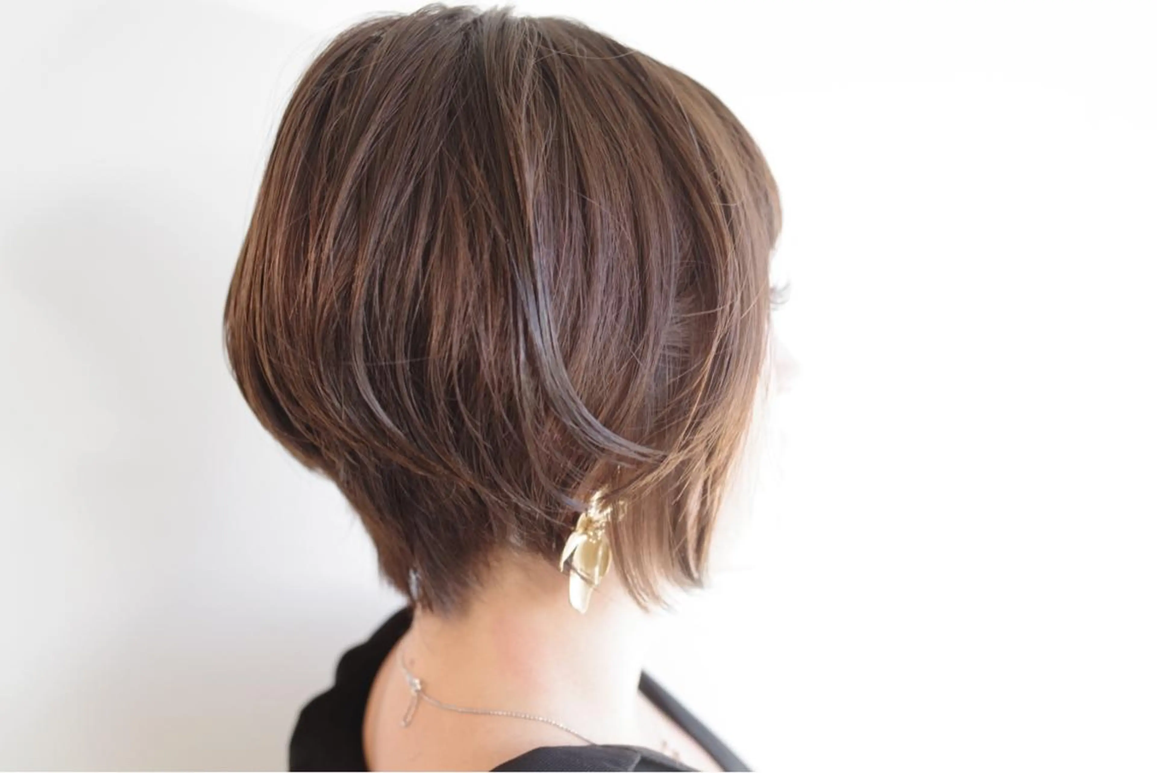 ショート ハイトーン/レイヤー /ケアブリーチ石川治のヘアスタイル