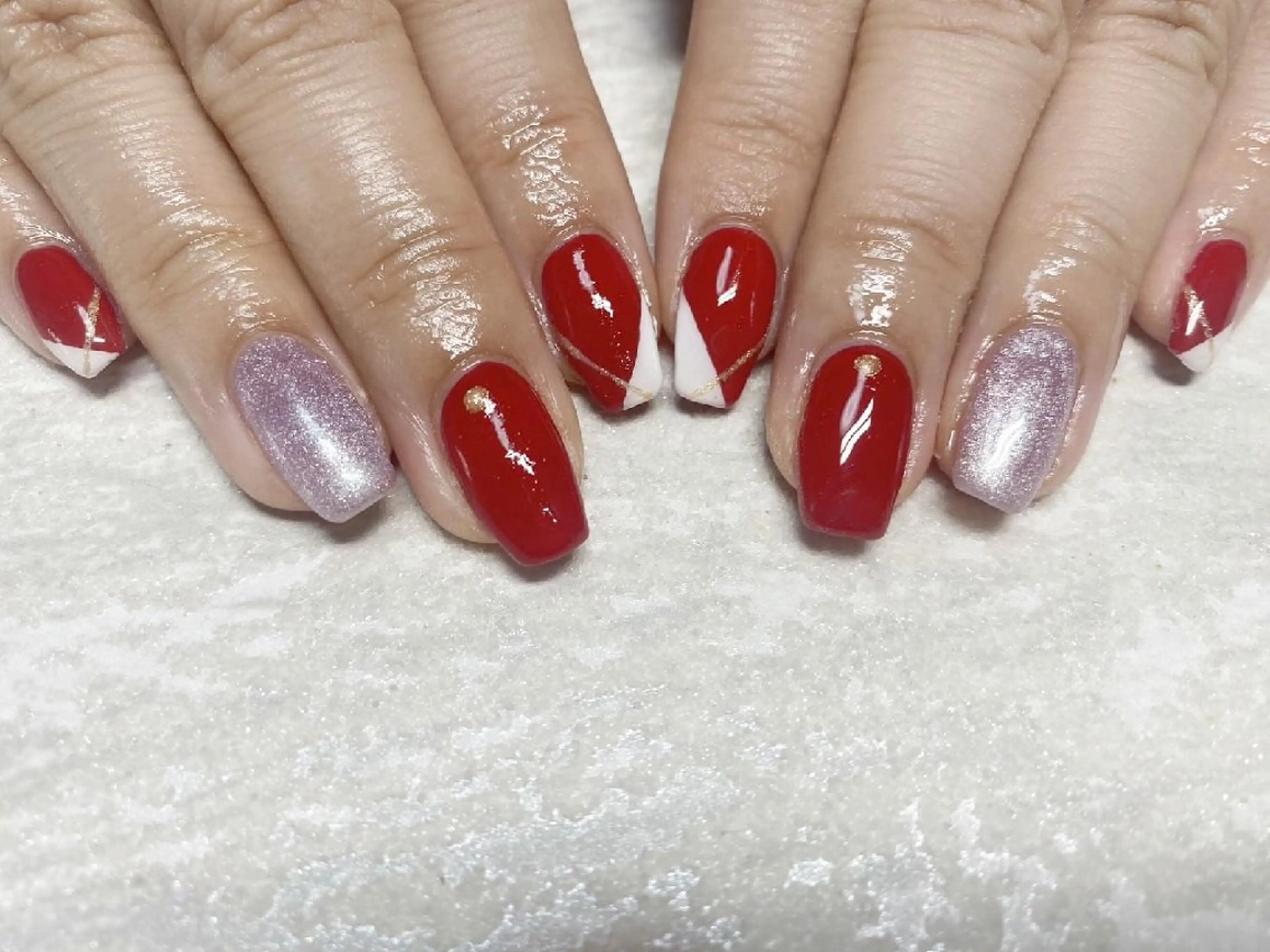 ネイル マグネットネイル ニュアンスネイル ワンカラーネイル 赤色 ハンドネイル JULIE NAILのネイルデザイン