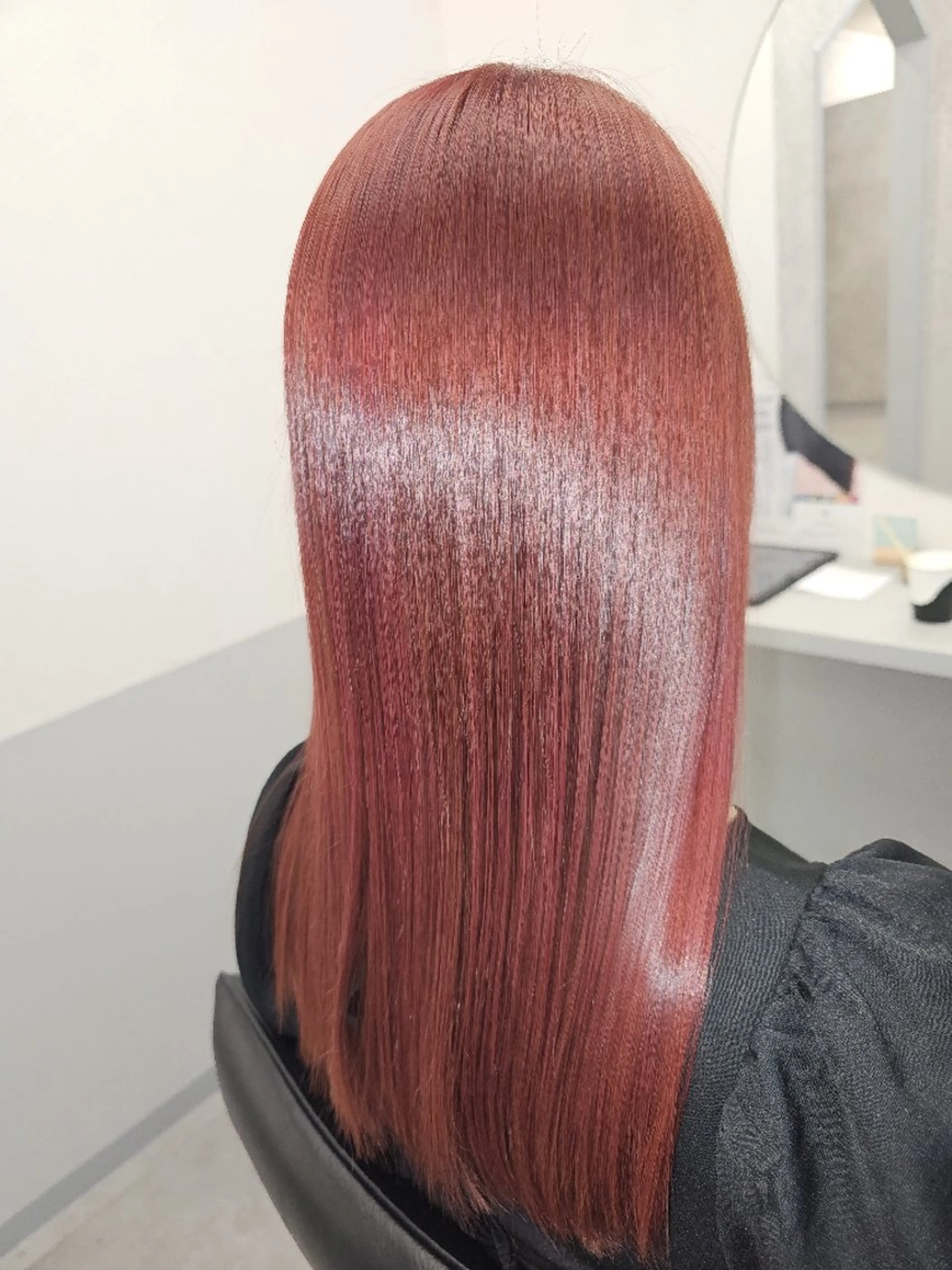 セミロング カラー ブリーチ ブリーチなしカラー ピンクカラー レッドカラー 髪質改善 カット ヘアカラー トリートメント 【髪質改善美容師】t occa茨木篠原健太のヘアスタイル