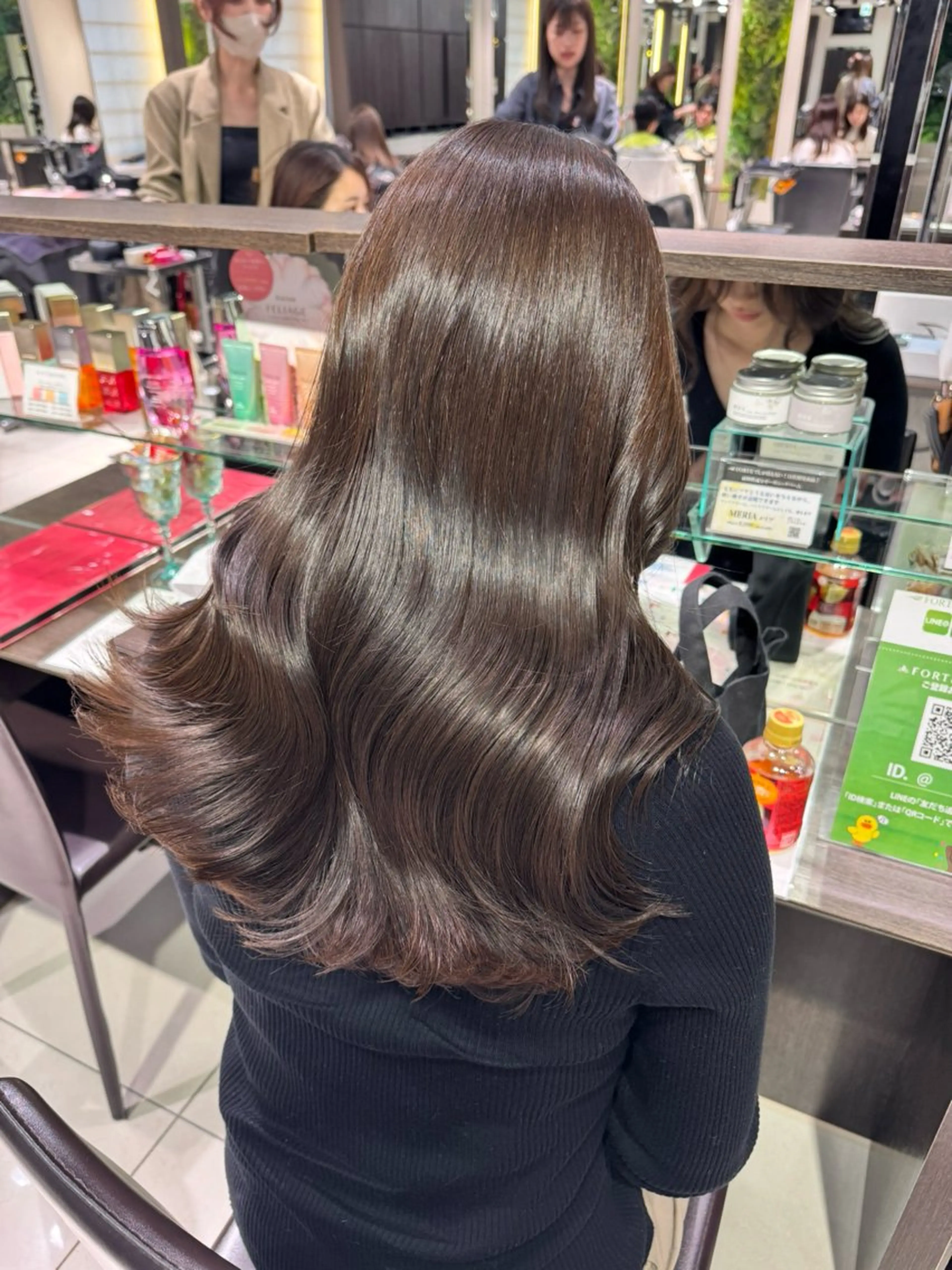 セミロング ヘアカラー sakura 🪽 艶カラー/髪質改善のヘアスタイル