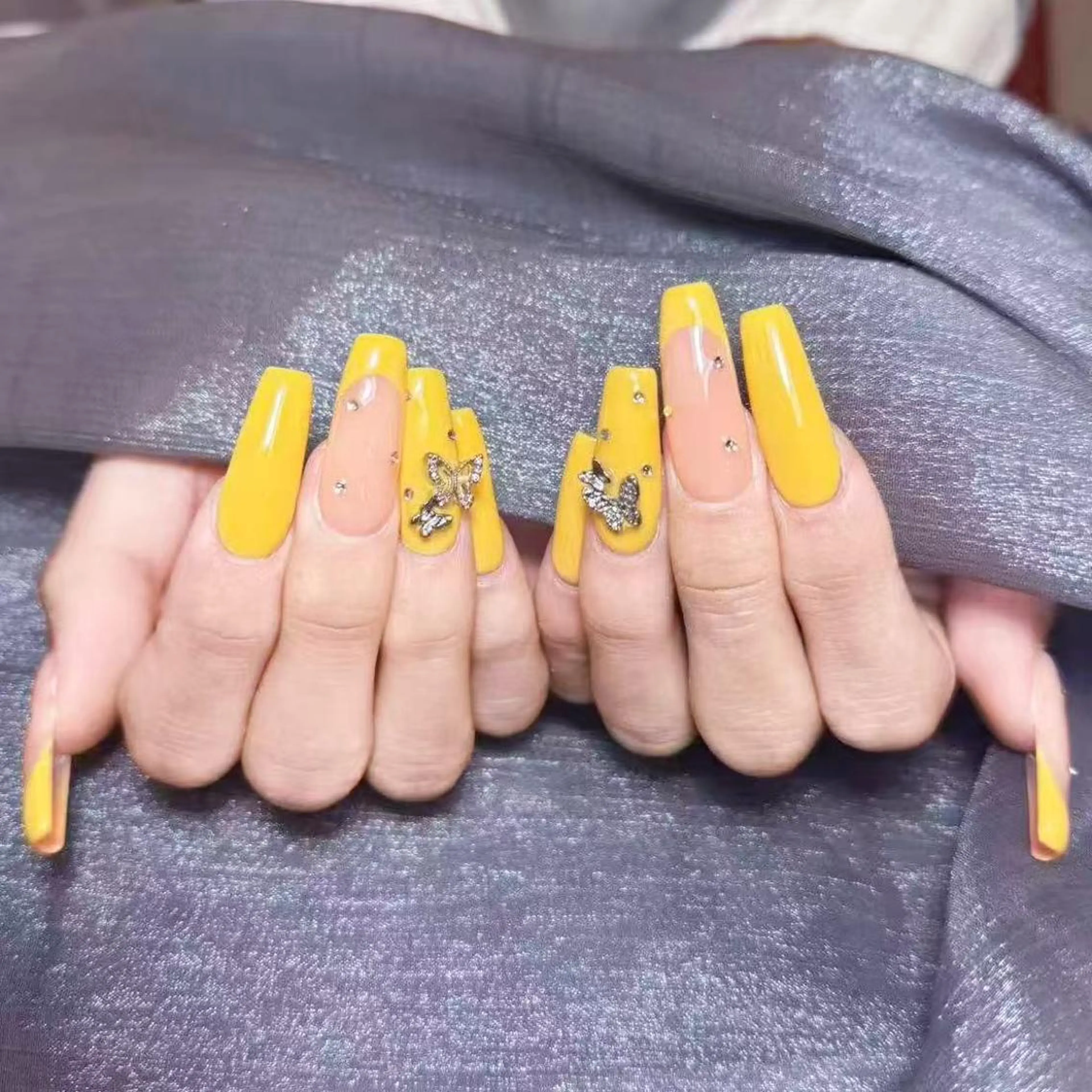 ネイル アートネイル オーロラネイル ガーリー キラキラネイル 韓国ネイル ハンドネイル YOYO 💅のネイルデザイン