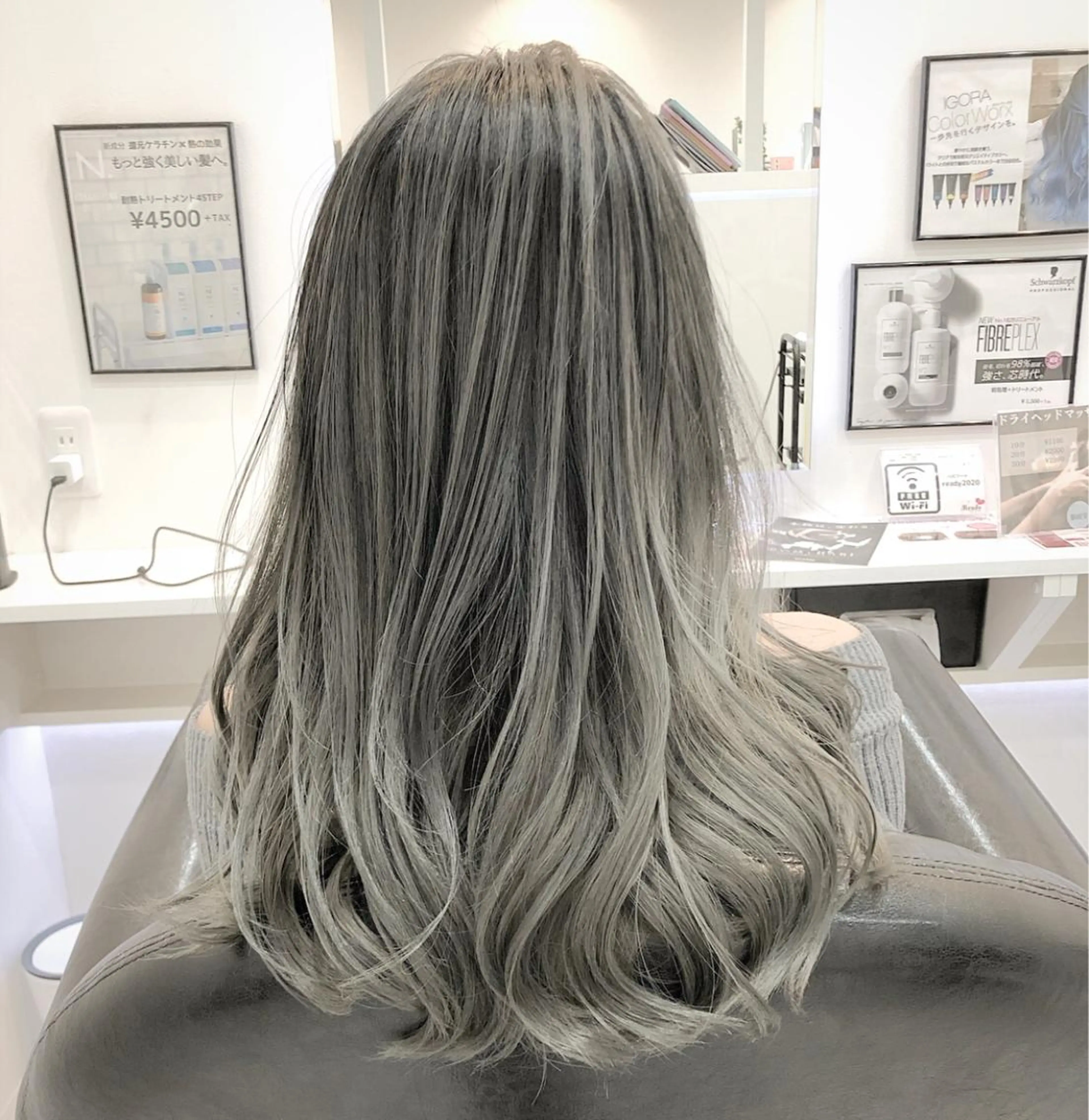 セミロング レイヤーカット カット ヘアカラー Ready所属・UEKAJI Noriのヘアスタイル