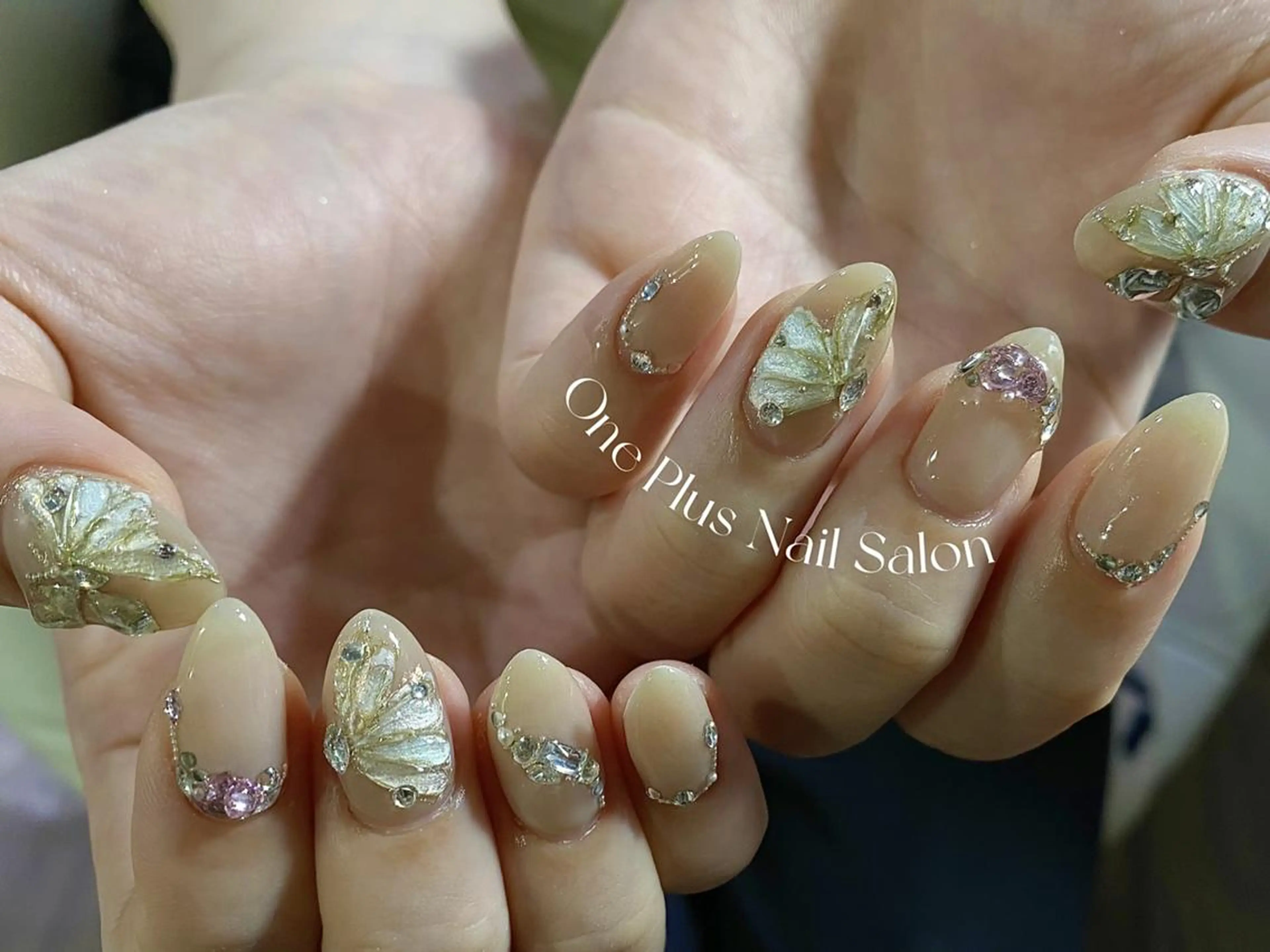 ネイル オーロラネイル One Plus Nail Salonのネイルデザイン