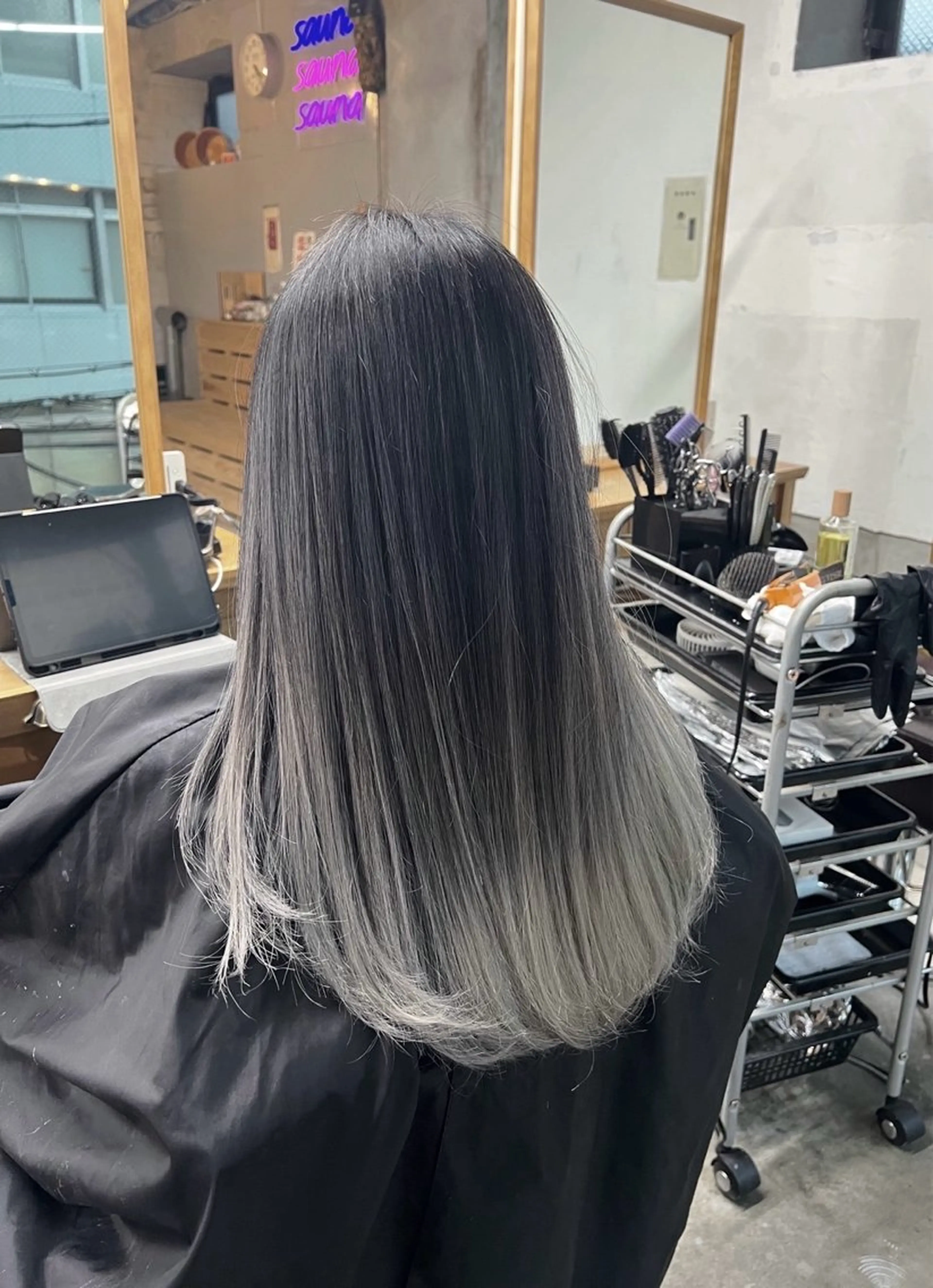 セミロング カラー バレイヤージュ シルバー ホワイトシルバー レイヤーカット ヘアカラー トリートメント ROBIN所属・指名数No.1 /NAOYAのヘアスタイル